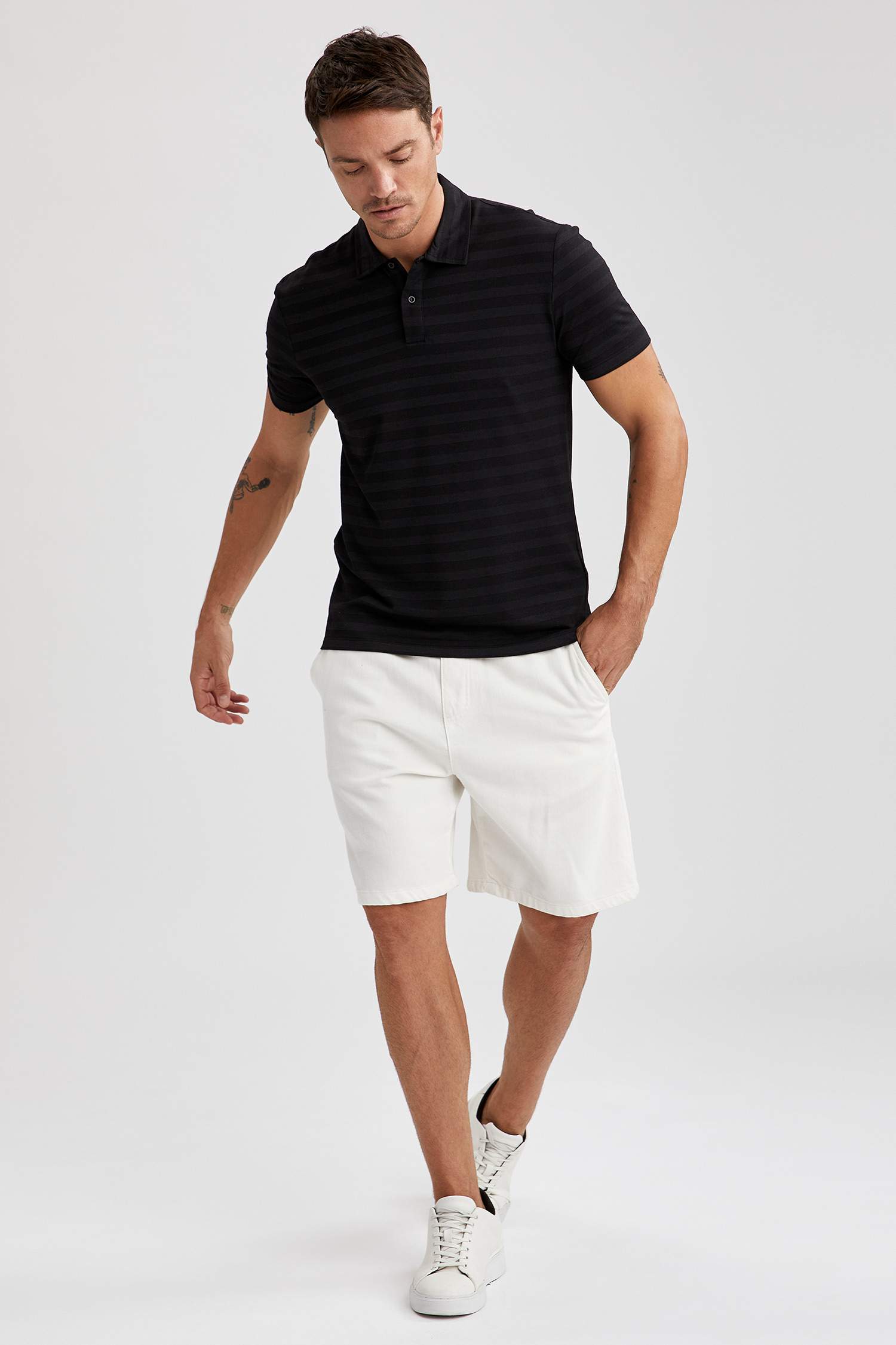 Regular Fit Polo Yaka Çizgi Desenli Kısa Kollu Tişört