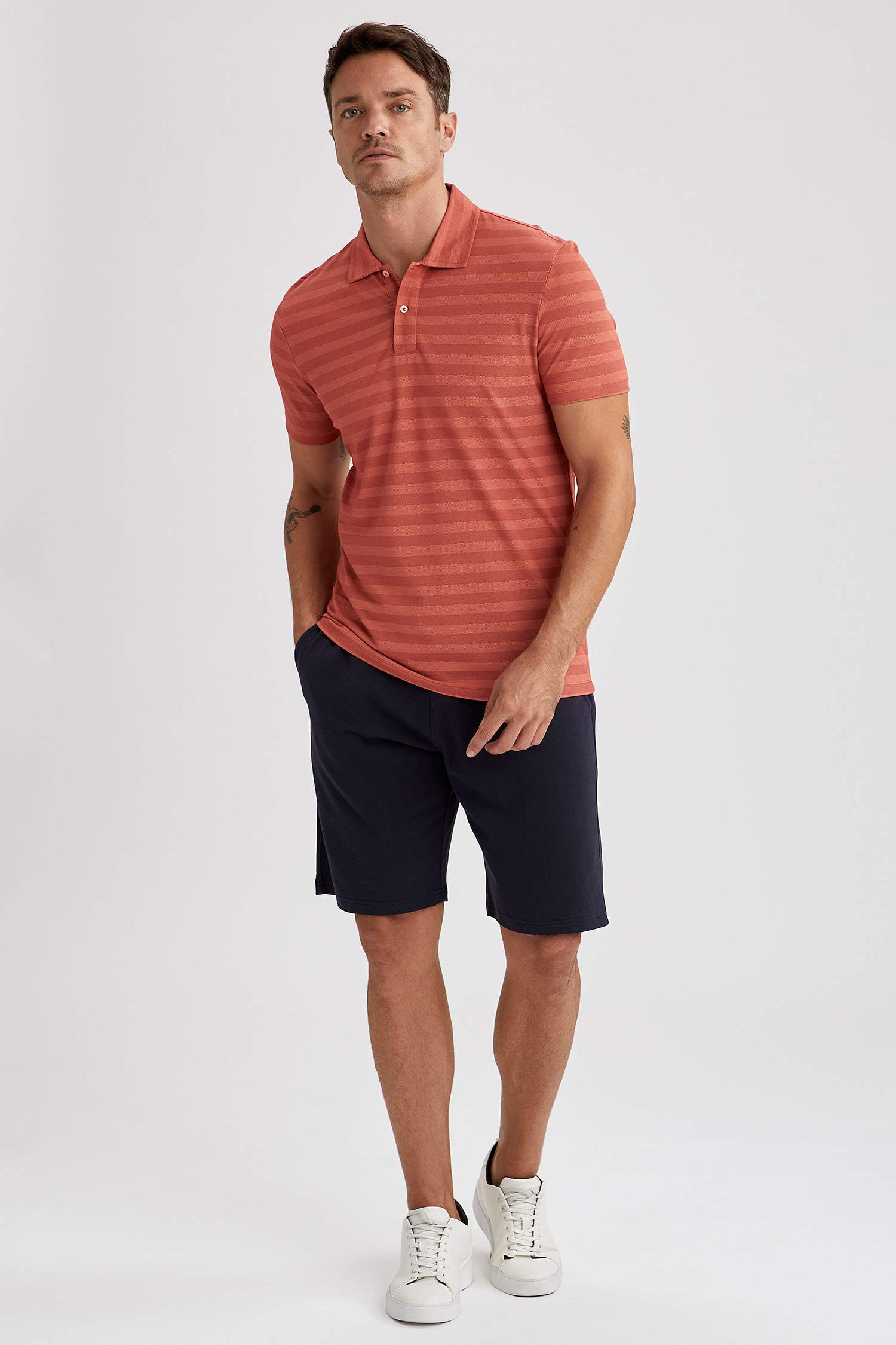 Regular Fit Polo Yaka Çizgi Desenli Kısa Kollu Tişört
