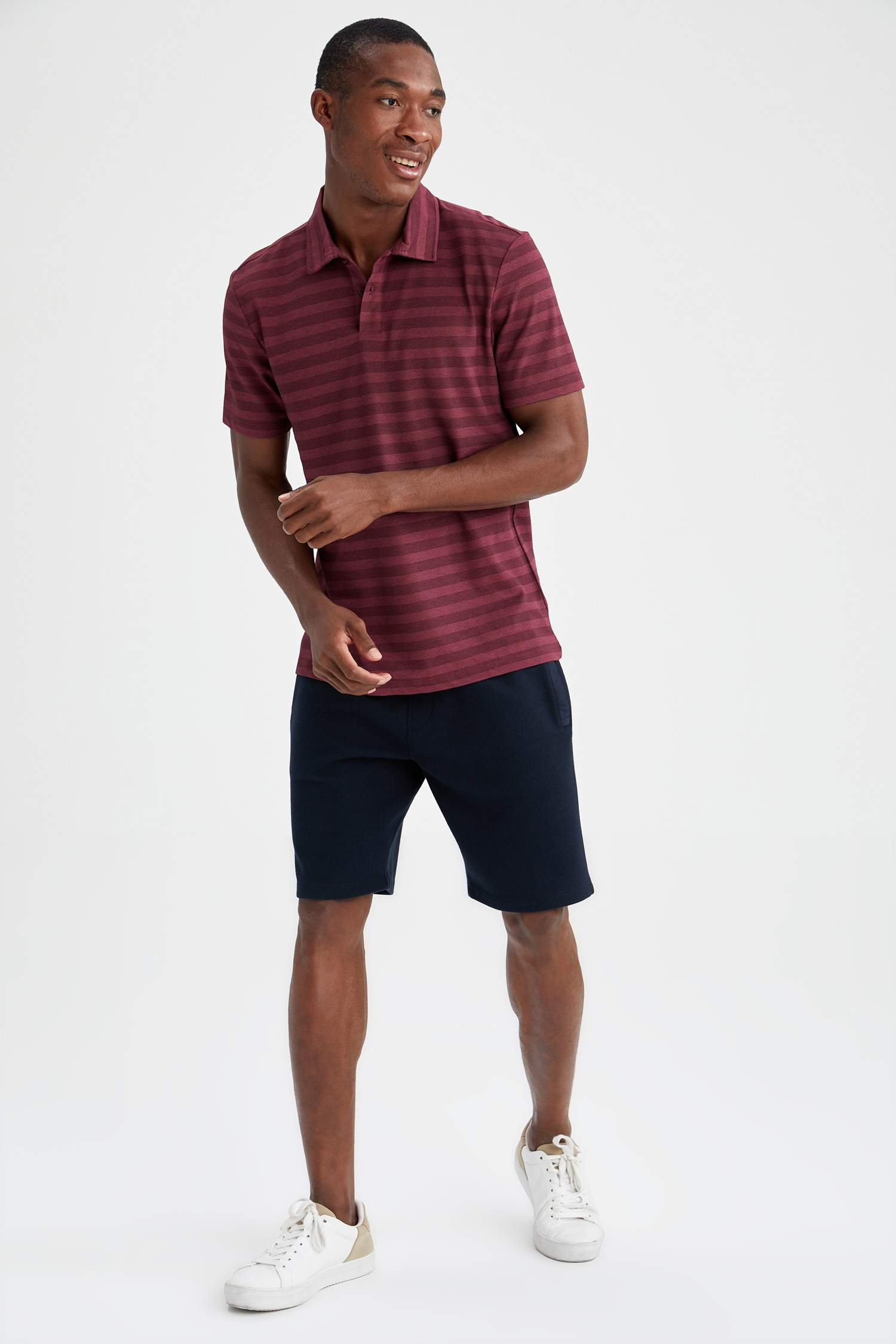Regular Fit Polo Yaka Çizgi Desenli Kısa Kollu Tişört