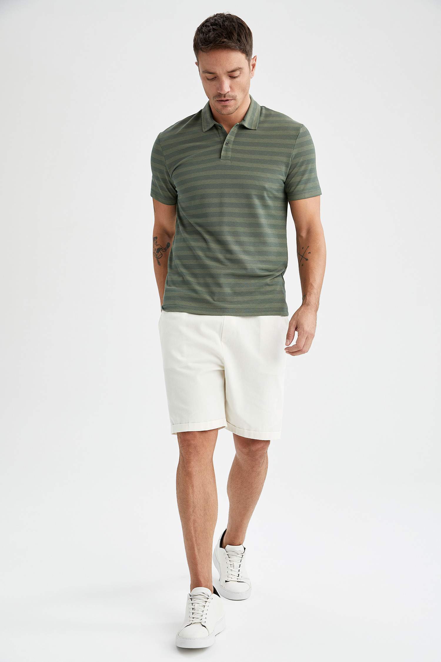 Regular Fit Polo Yaka Çizgi Desenli Kısa Kollu Tişört