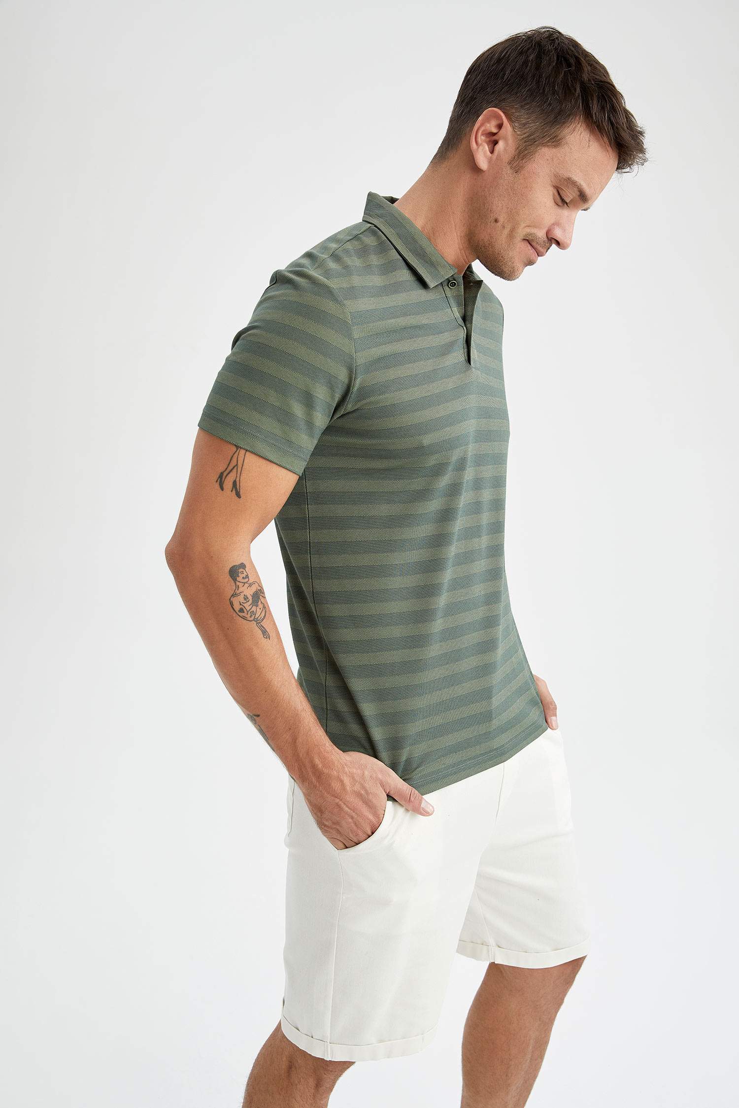 Regular Fit Polo Yaka Çizgi Desenli Kısa Kollu Tişört