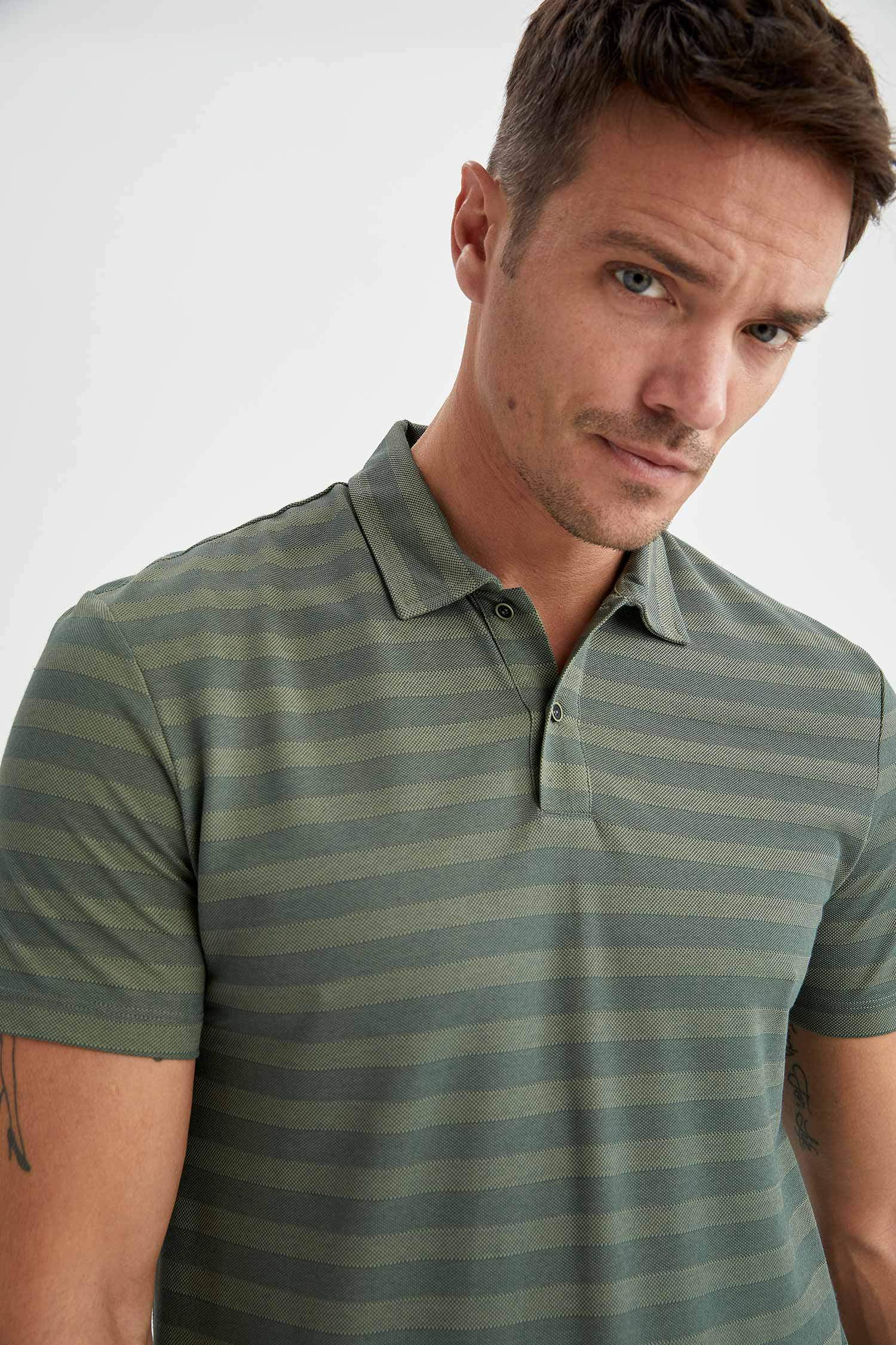 Regular Fit Polo Yaka Çizgi Desenli Kısa Kollu Tişört