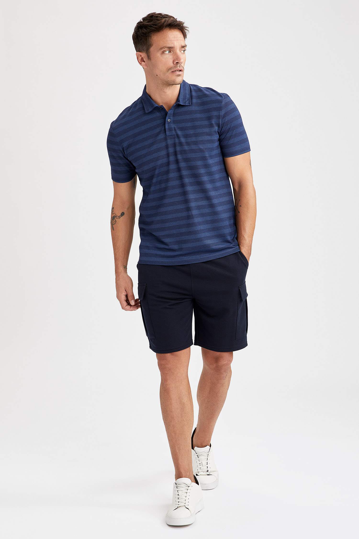 Regular Fit Polo Yaka Çizgi Desenli Kısa Kollu Tişört