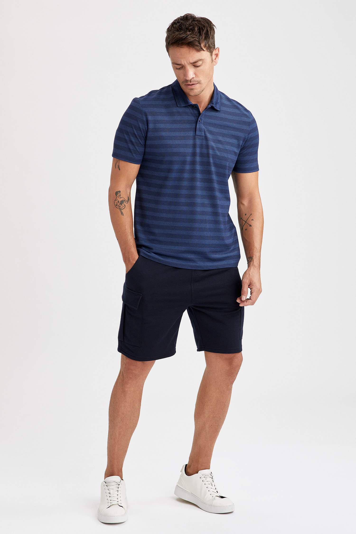 Regular Fit Polo Yaka Çizgi Desenli Kısa Kollu Tişört