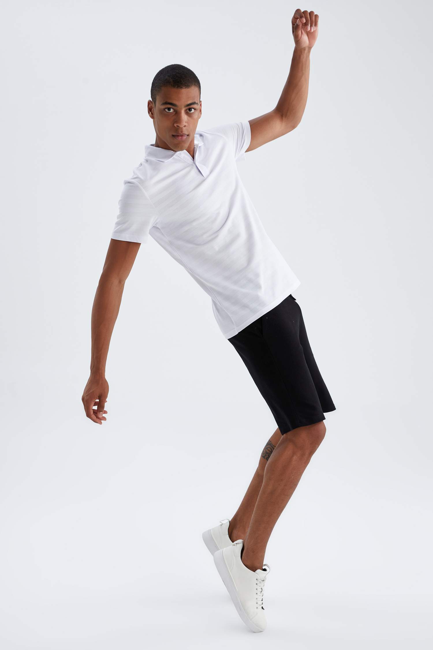 Regular Fit Polo Yaka Çizgi Desenli Kısa Kollu Tişört