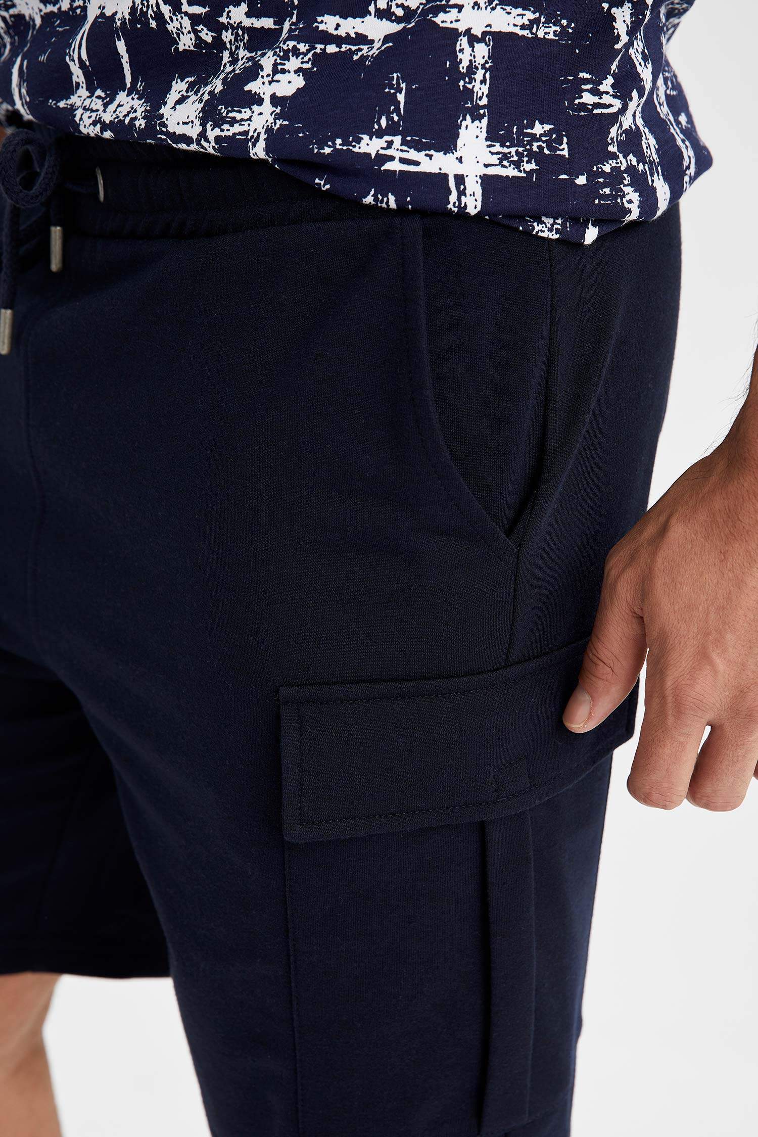Regular Fit Beli Bağcıklı Kargo Şort