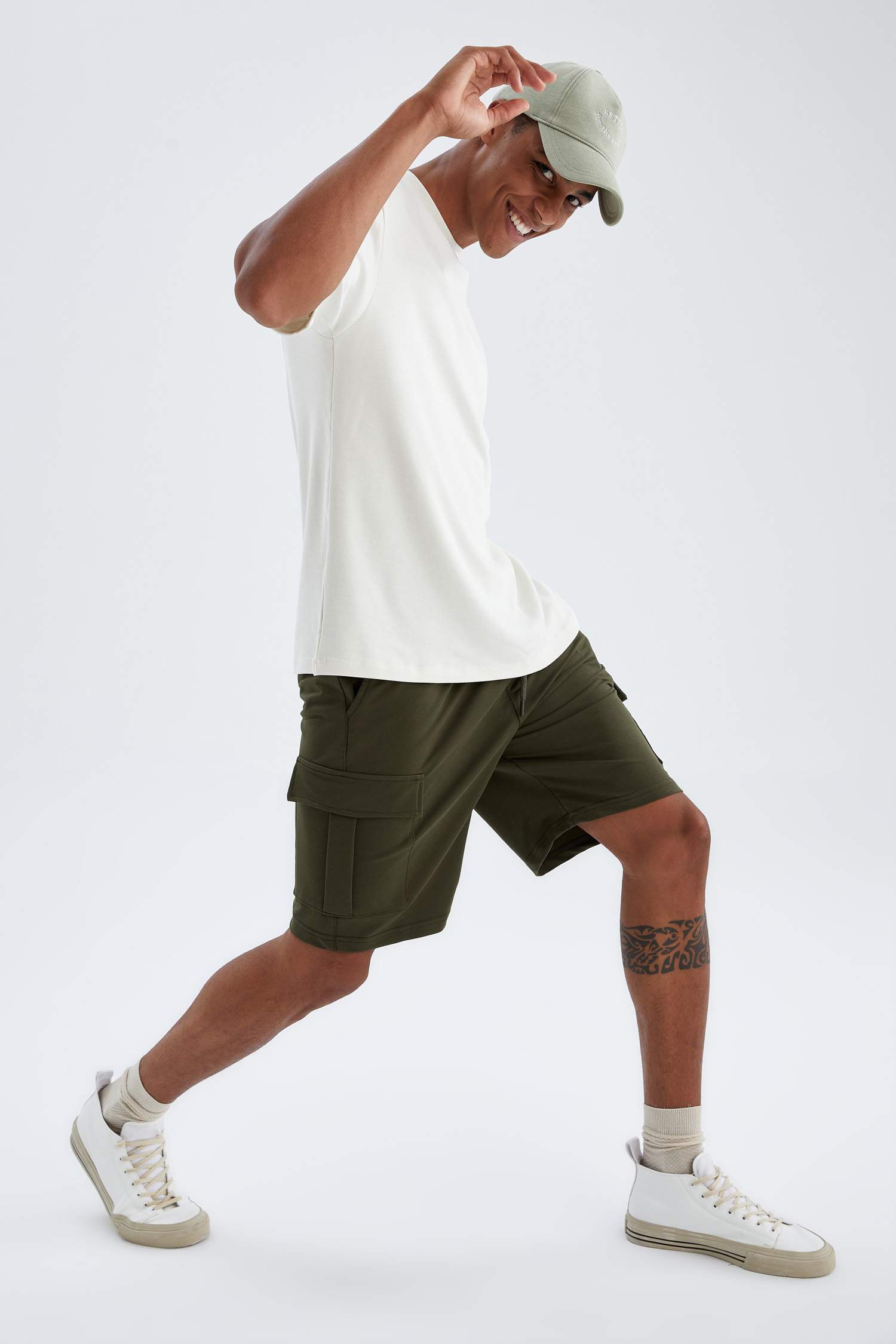 Regular Fit Kargo Cepli Bermuda Şort