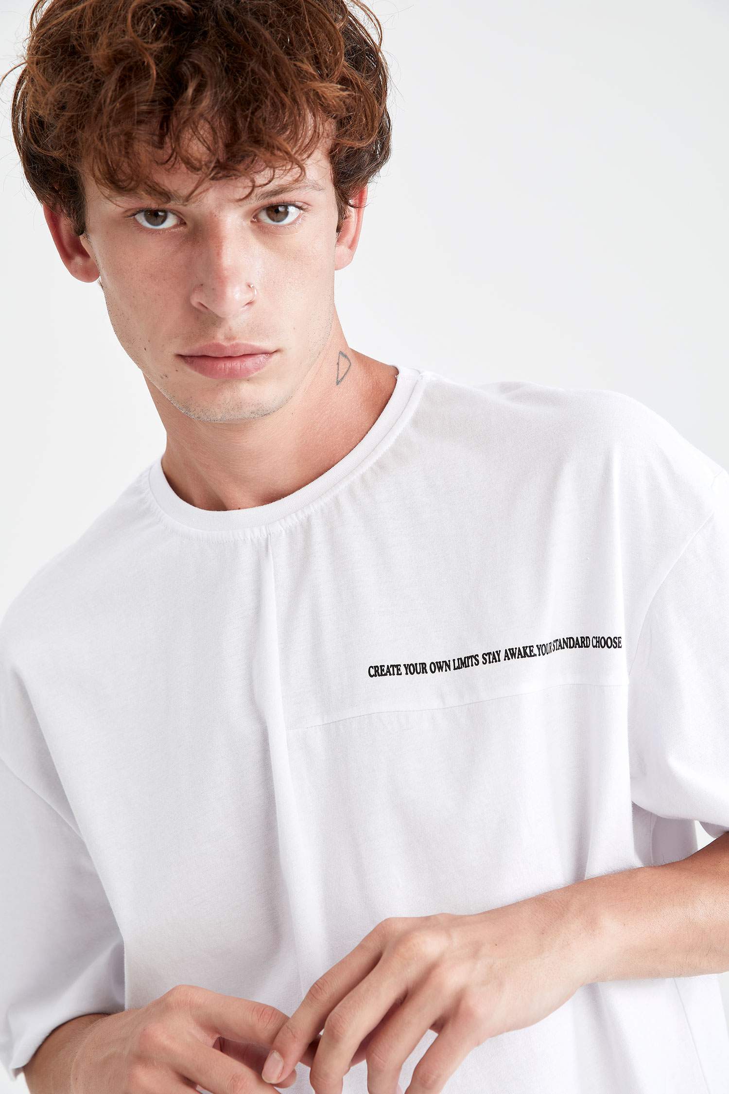 Oversize Fit Bisiklet Yaka Slogan Baskılı Kısa Kollu Tişört