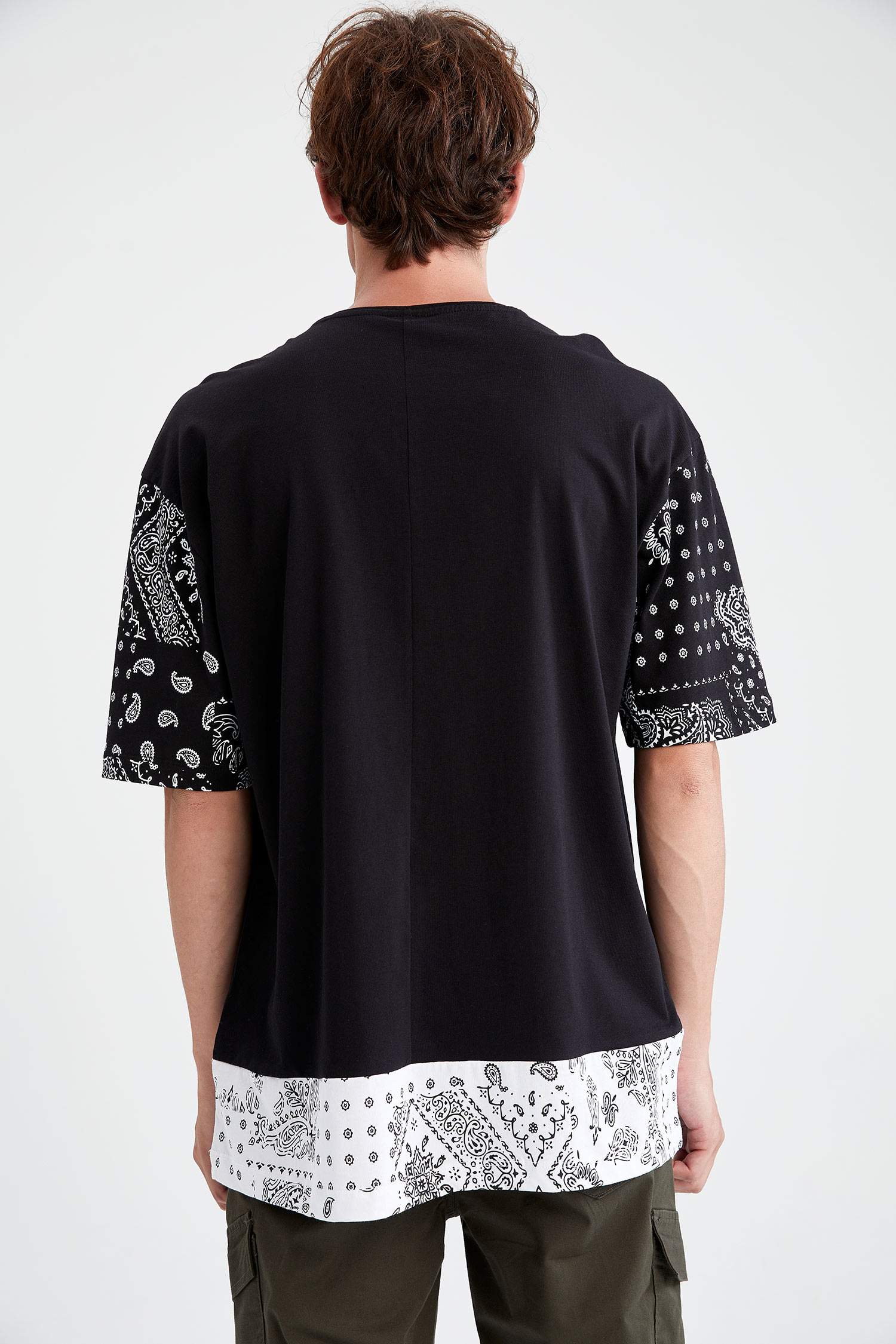 Oversize Fit Bisiklet Yaka Şal Desenli Kısa Kollu Tişört
