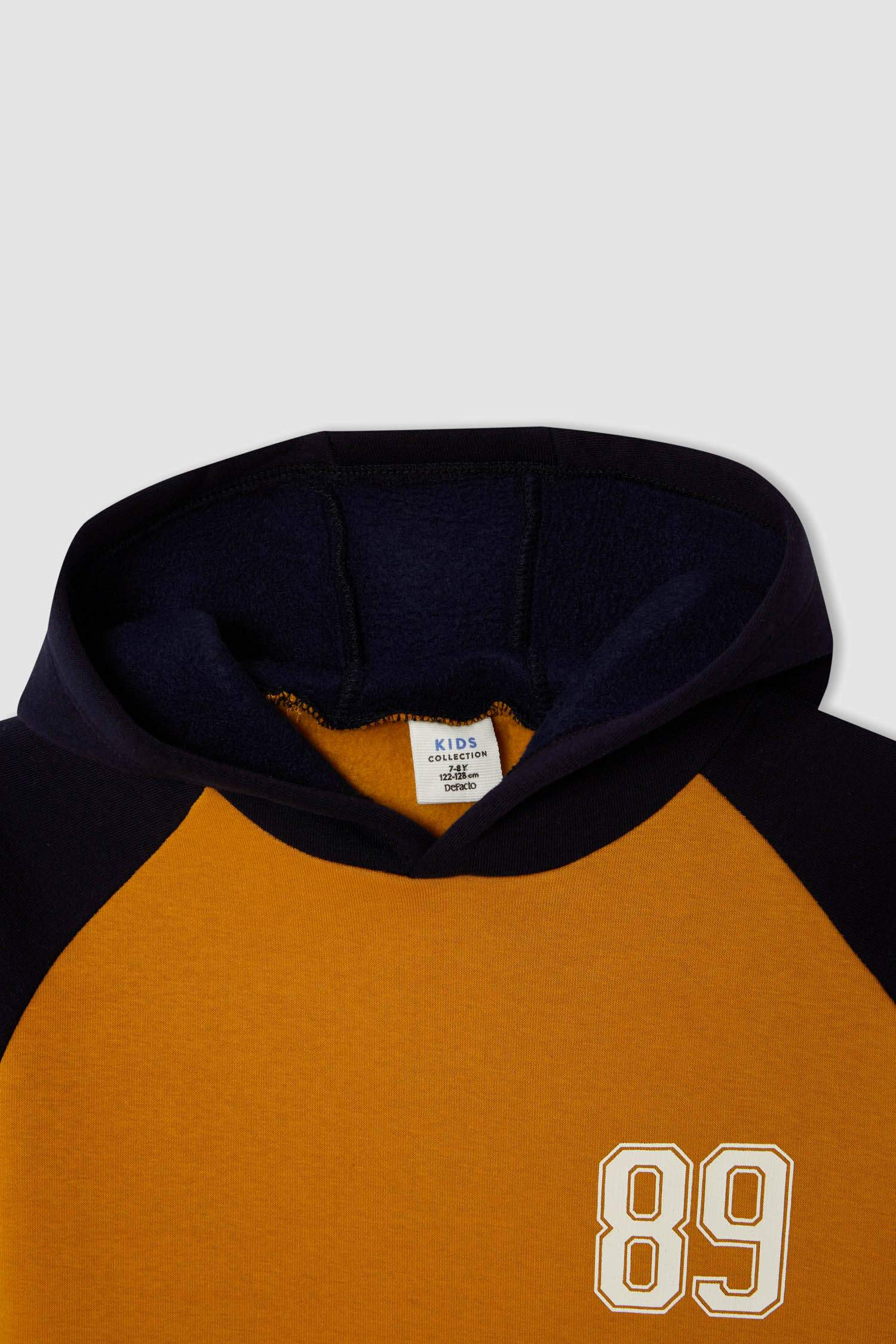Erkek Çocuk Regular Fit Kapüşonlu Rakam Baskılı Renk Bloklu İçi Yumuşak Tüylü Sweatshirt