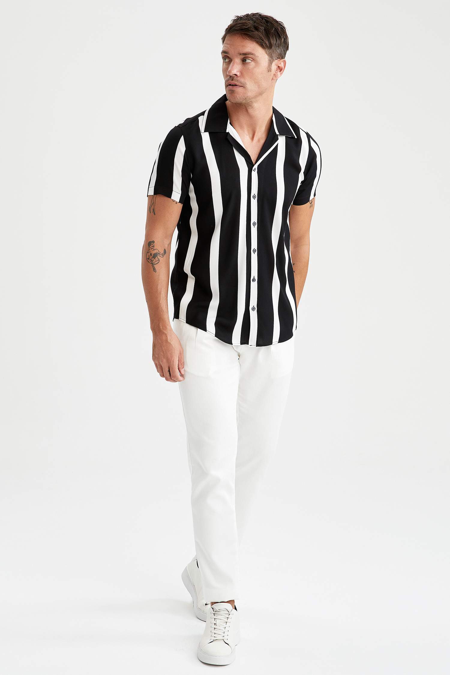 Modern Fit Çizgi Desenli Kısa Kollu Viskon Gömlek