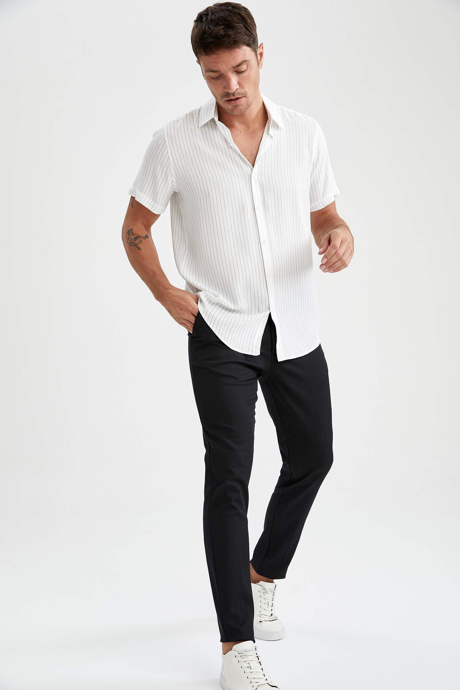 Modern Fit Çizgi Desenli Kısa Kollu Viskon Gömlek