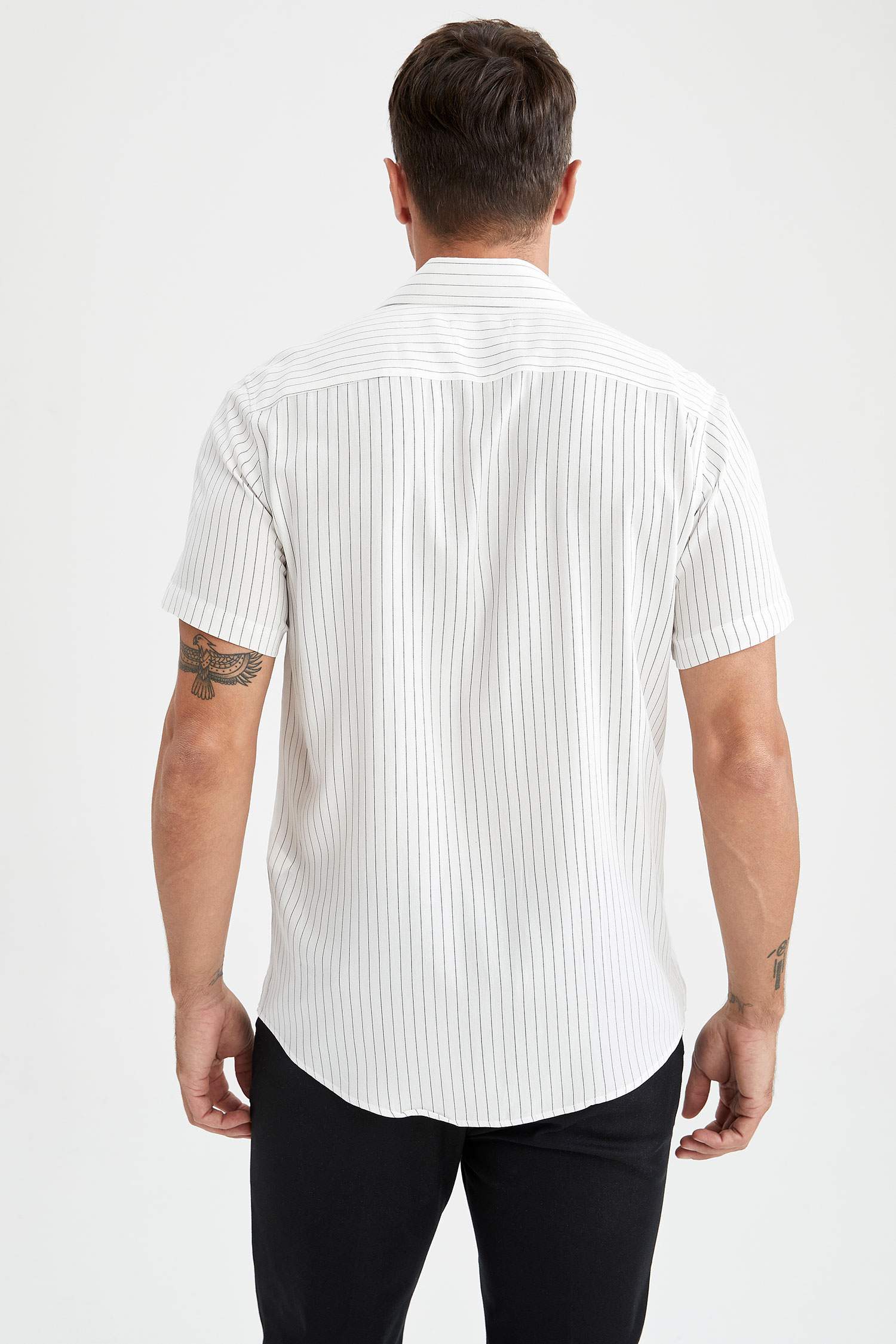 Modern Fit Çizgi Desenli Kısa Kollu Viskon Gömlek