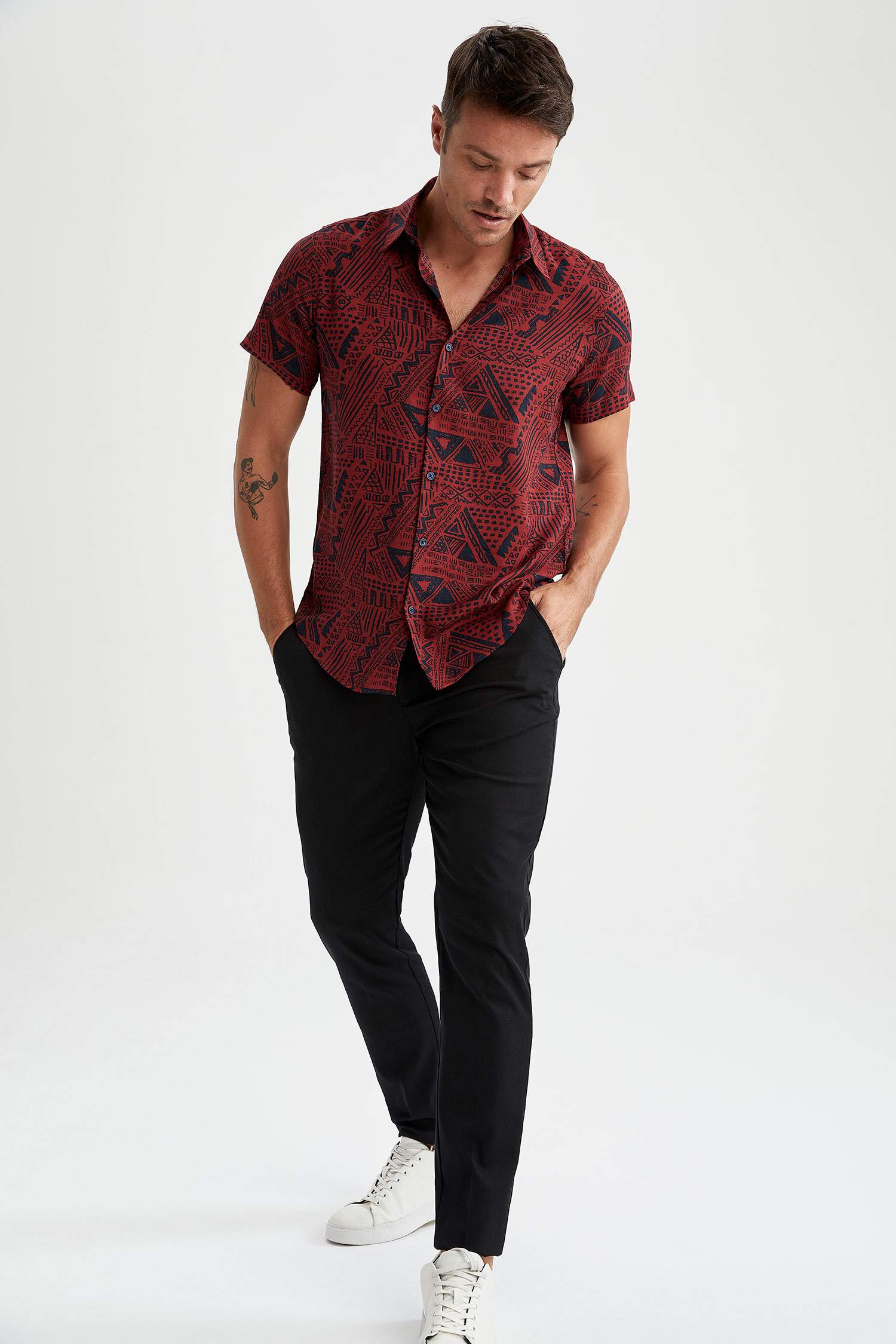 Modern Fit Geometrik Desenli Kısa Kollu Viskon Gömlek