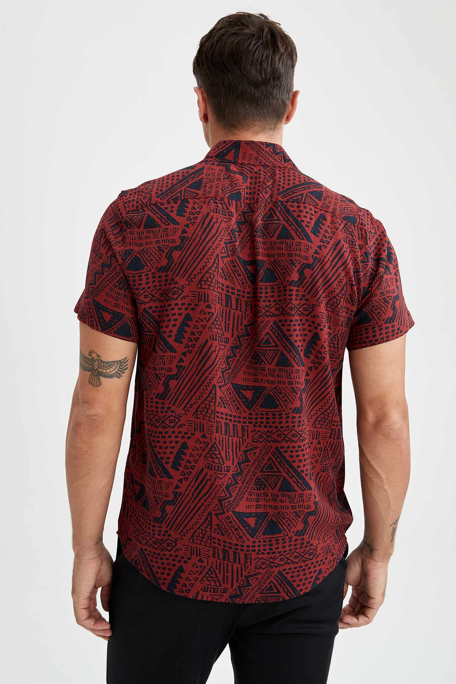 Modern Fit Geometrik Desenli Kısa Kollu Viskon Gömlek