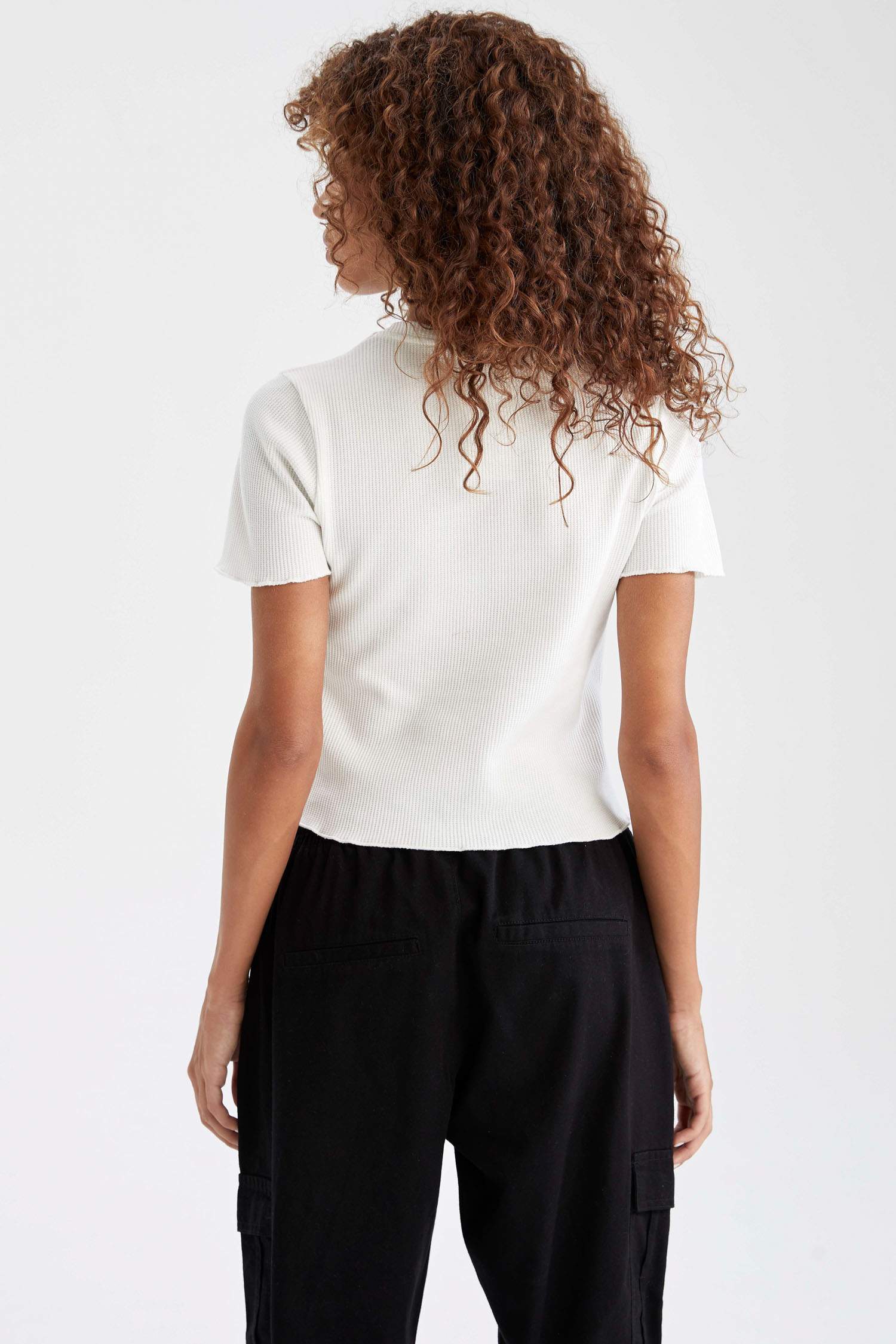 Basic Slim Fit Kısa Kollu Crop Tişört