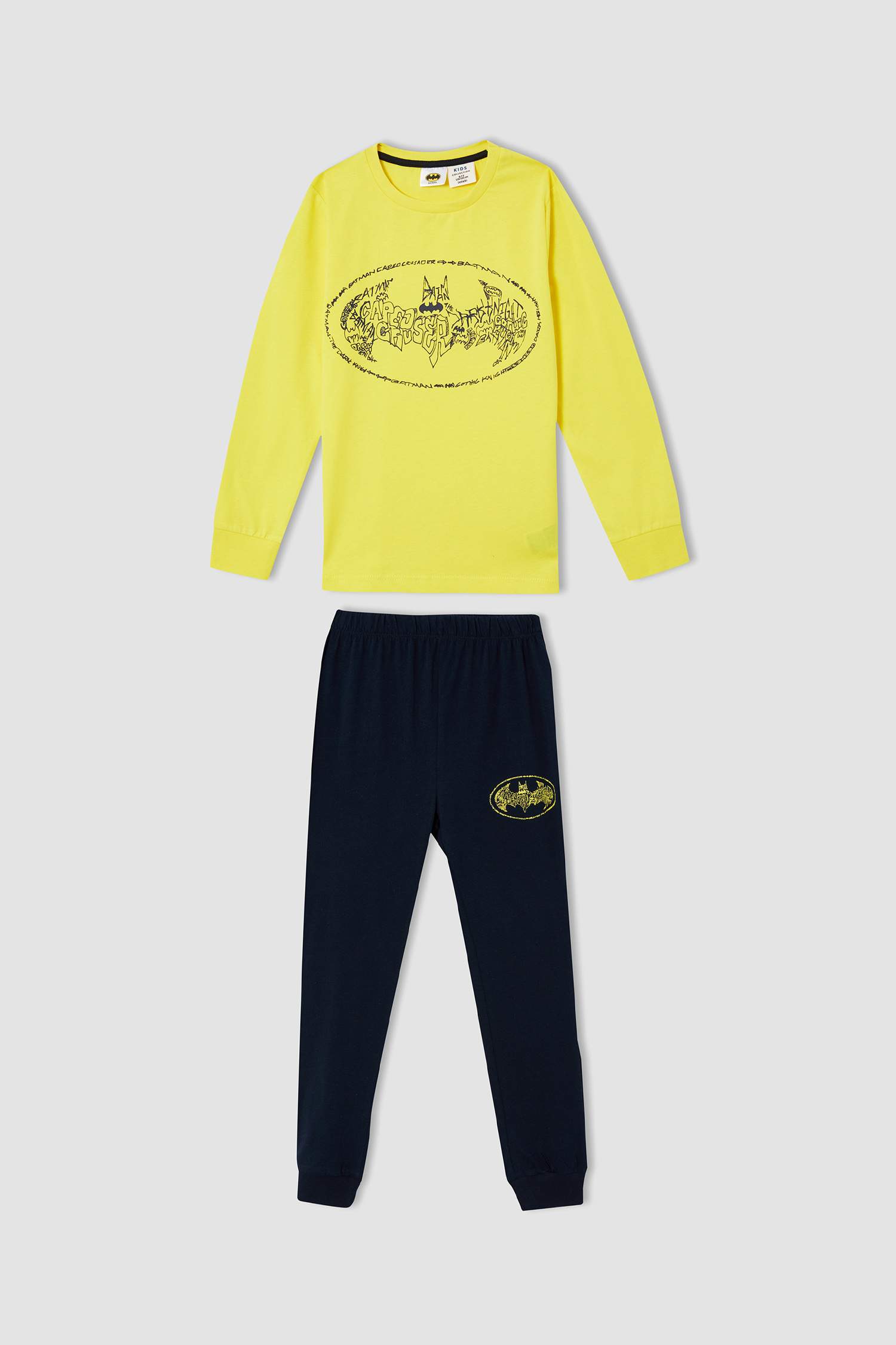 Defacto Erkek Çocuk Batman Pamuklu Uzun Kollu Pijama Takım. 3 Defacto Erkek Çocuk Batman Pamuklu Uzun Kollu Pijama Takım. 3