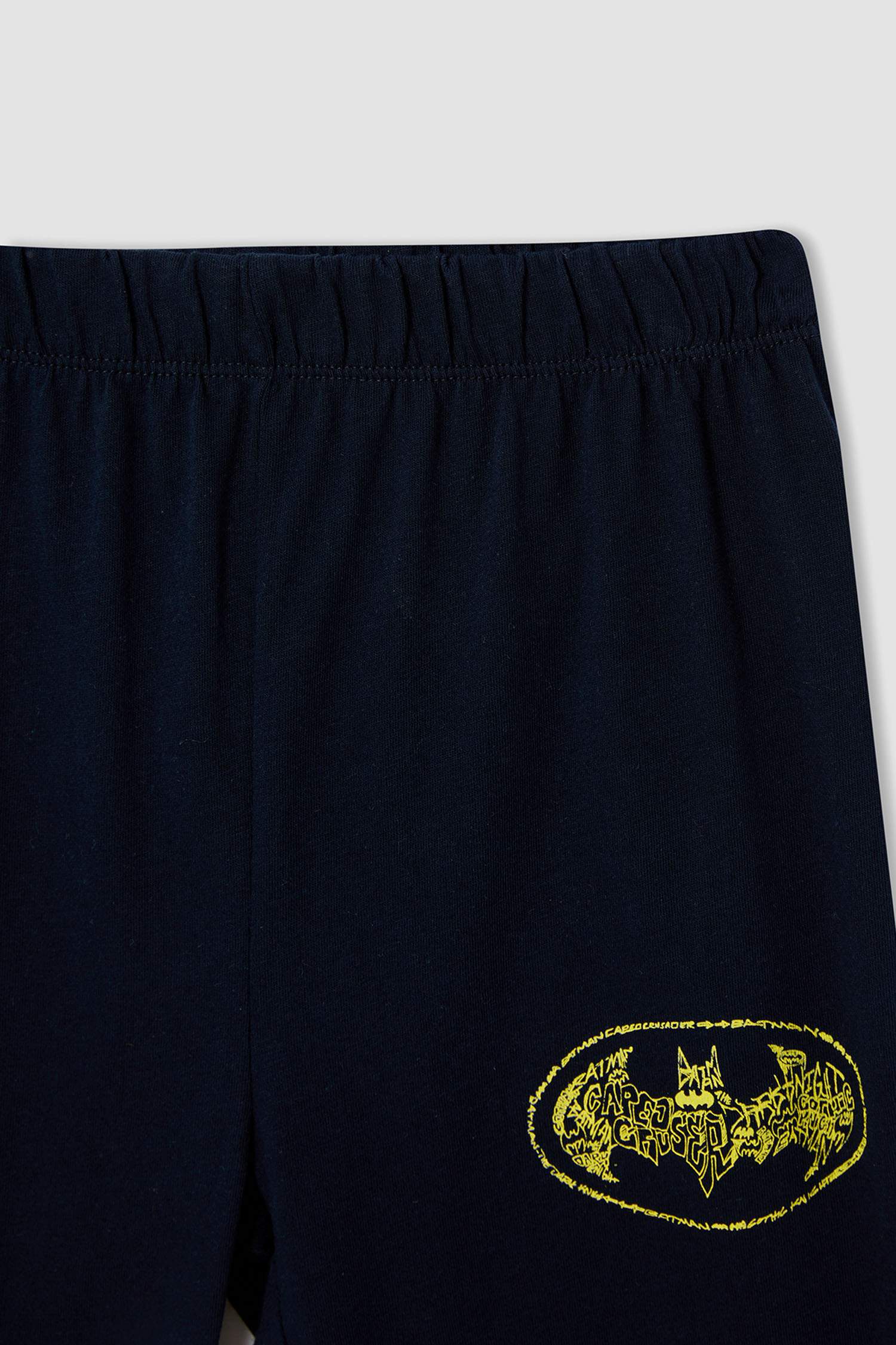 Defacto Erkek Çocuk Batman Pamuklu Uzun Kollu Pijama Takım. 5 Defacto Erkek Çocuk Batman Pamuklu Uzun Kollu Pijama Takım. 5
