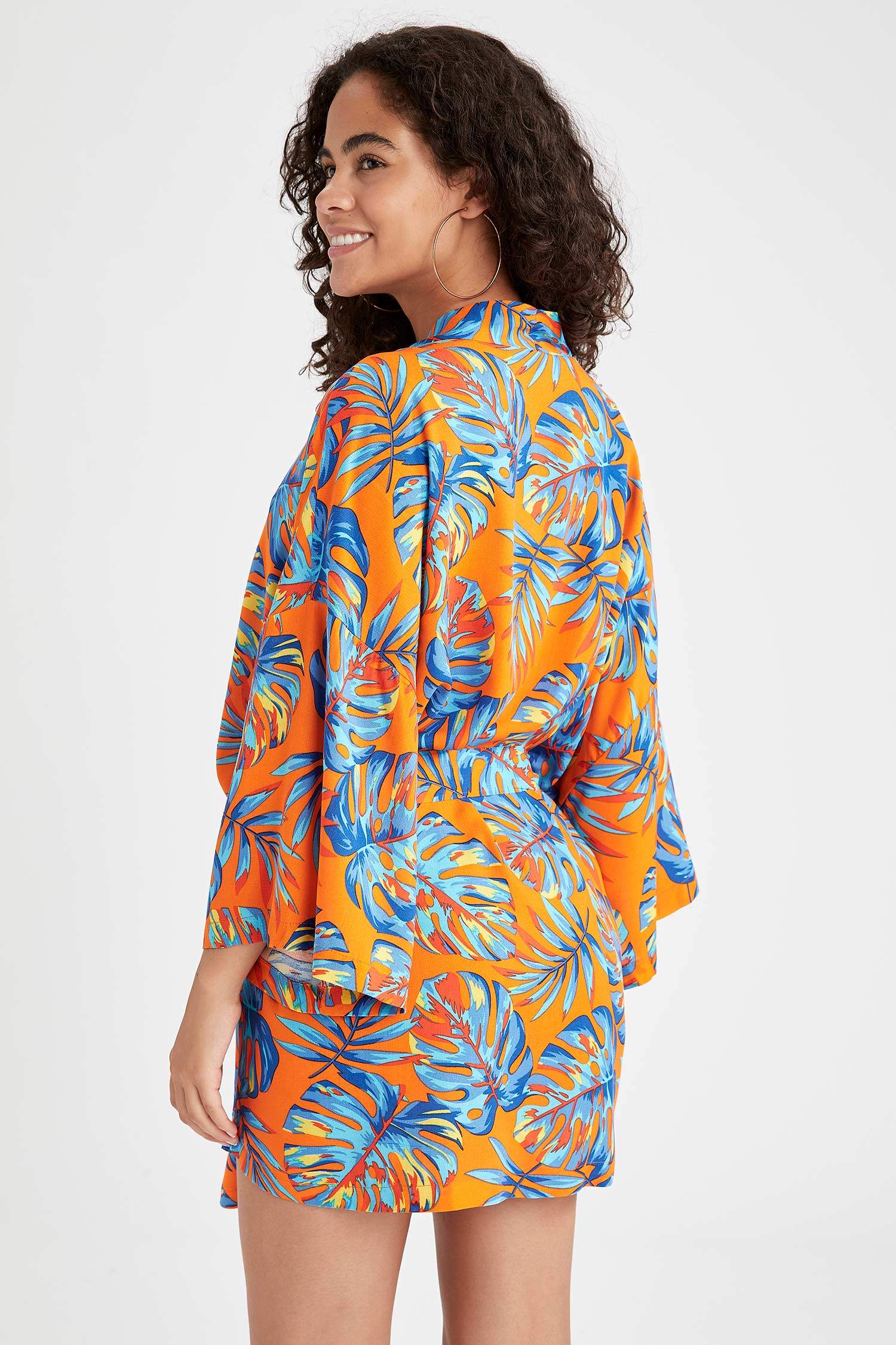 Tropik Desenli Kuşaklı Yazlık Kimono