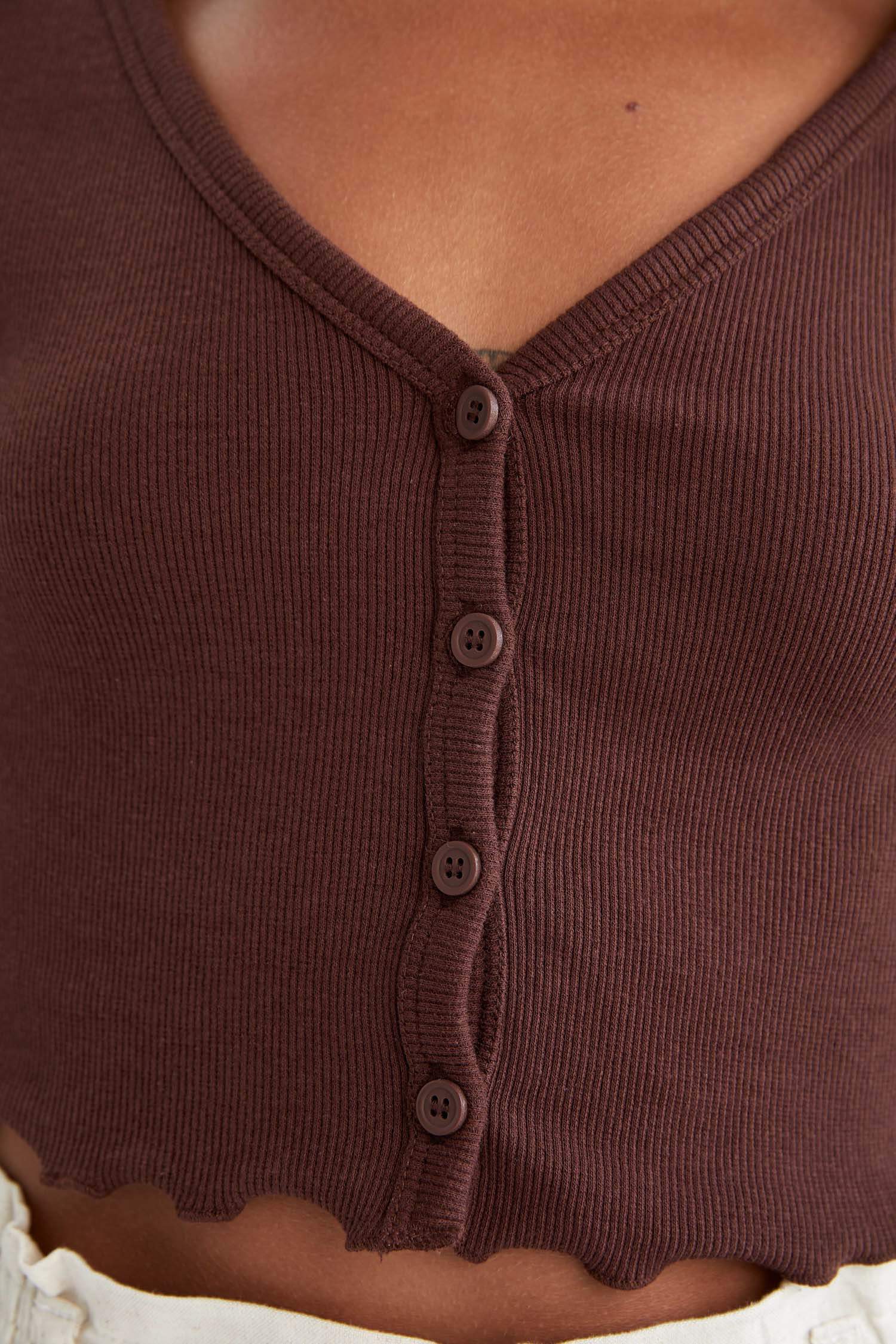 V Yaka Düğmeli Crop Pamuklu Hırka