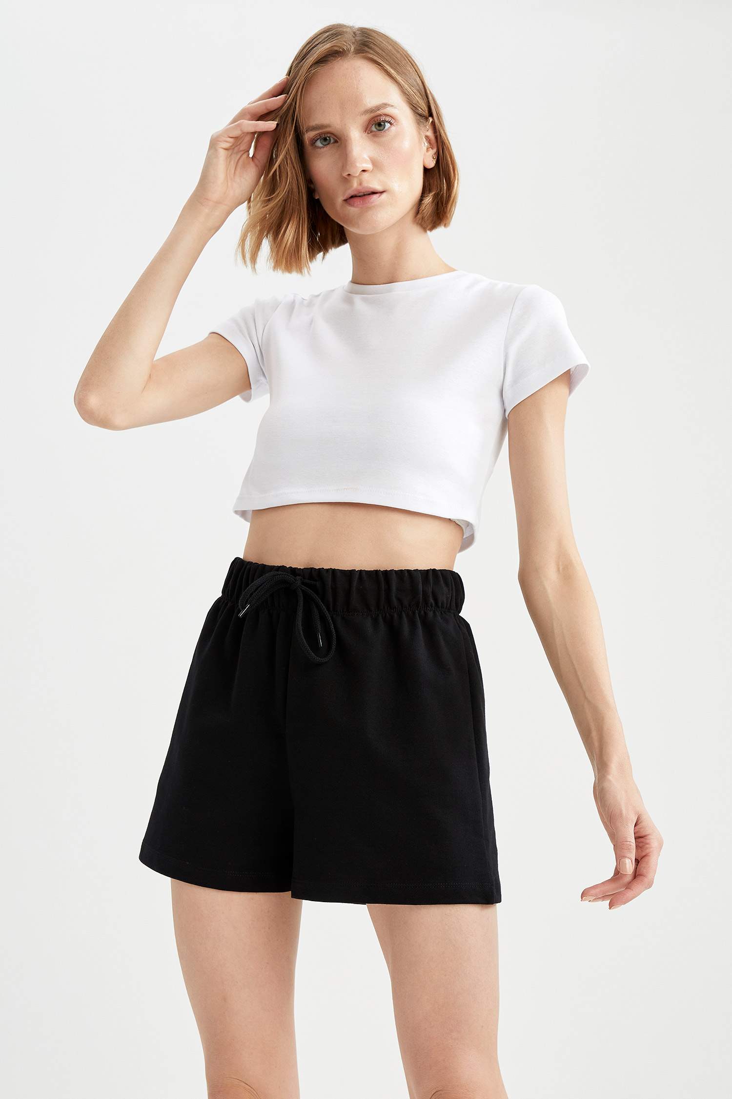 Beli Bağcıklı Relax Fit Mini Şort