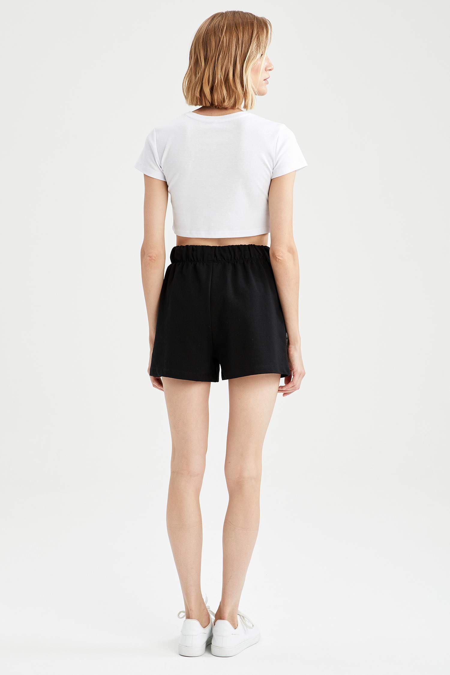 Beli Bağcıklı Relax Fit Mini Şort