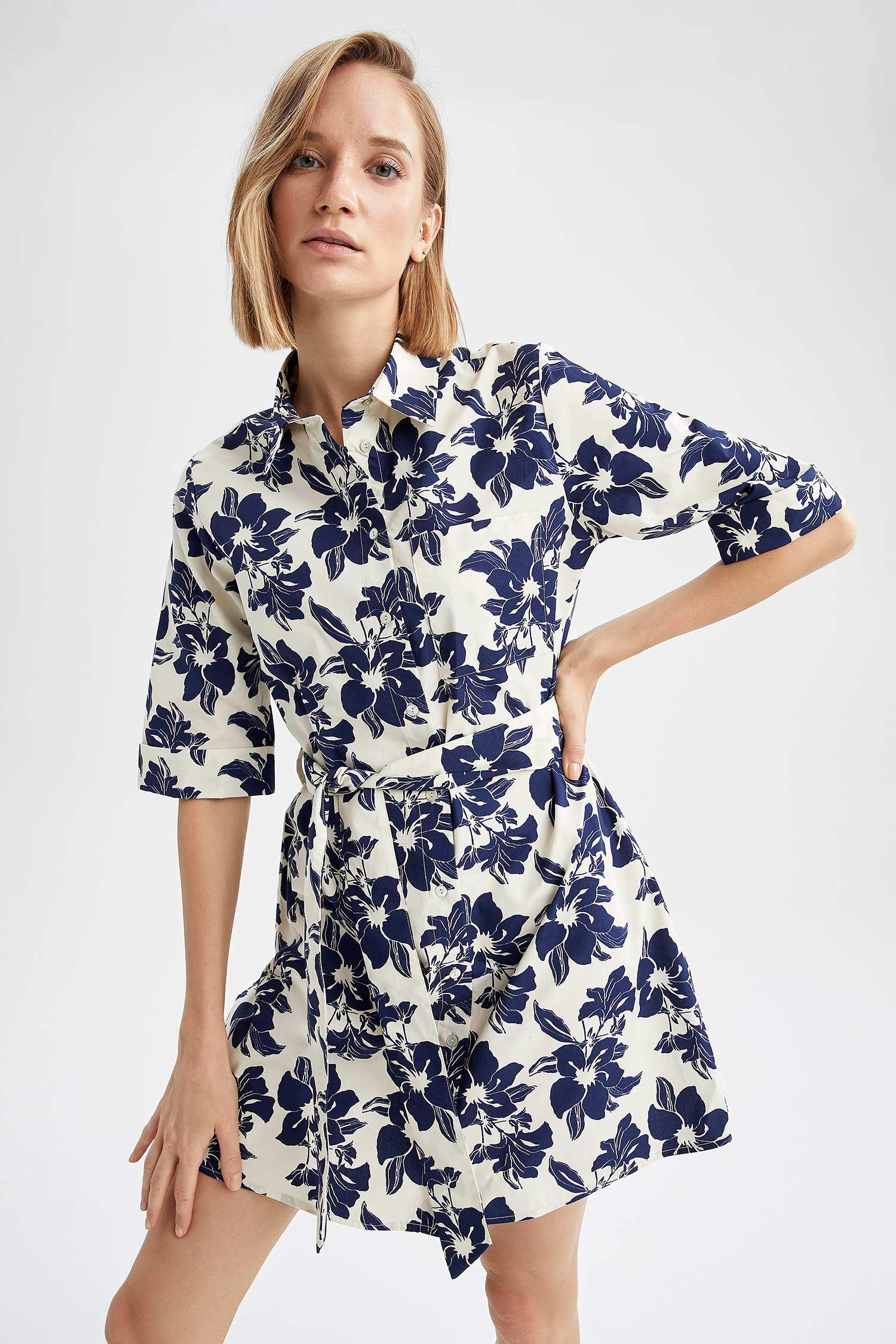 Çiçekli Kuşak Detaylı Relax Fit Kısa Kollu Poplin Gömlek Elbise