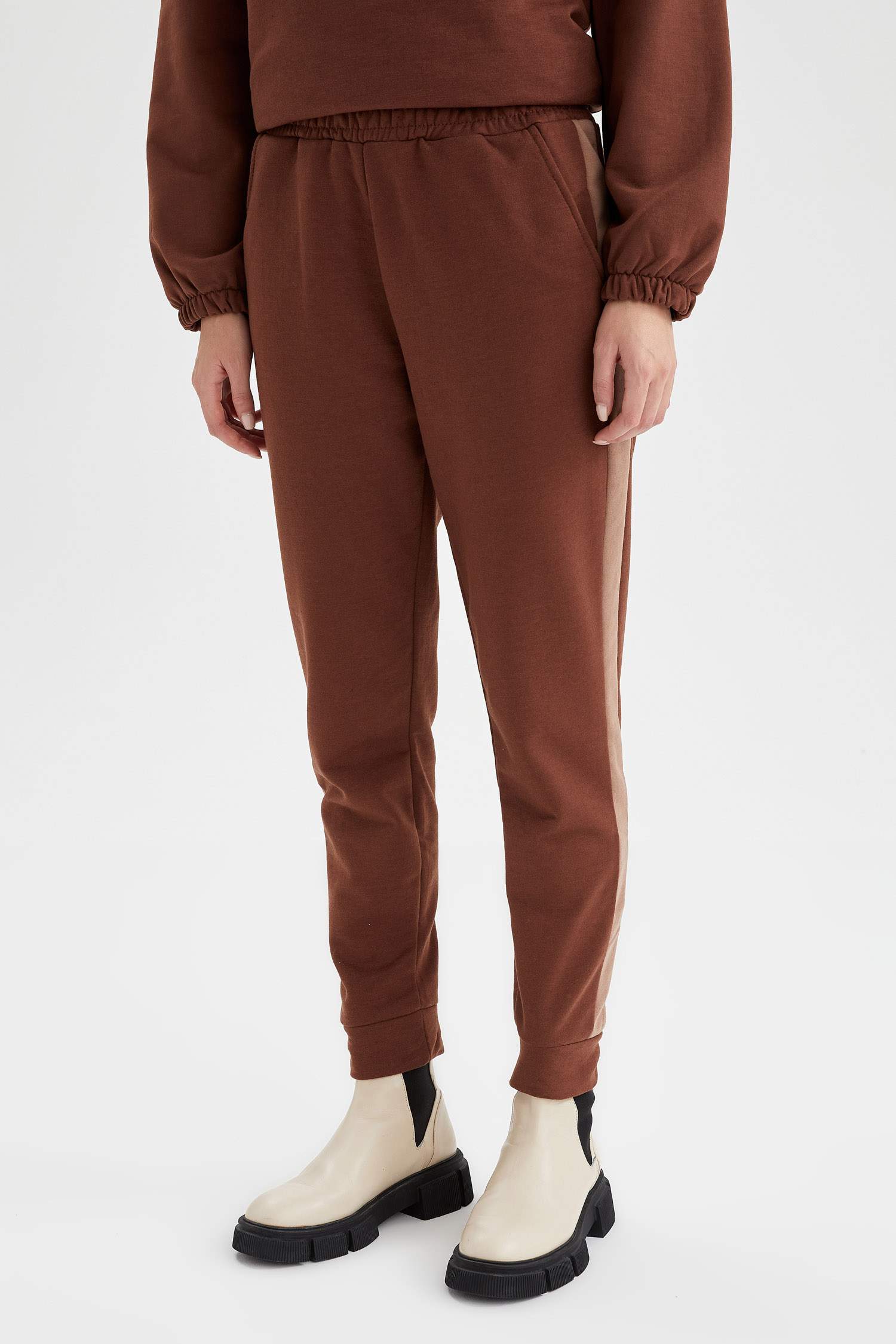 Şerit Detaylı Beli Lastikli Relax Fit İçi Yumuşak Tüylü Jogger Eşofman Altı