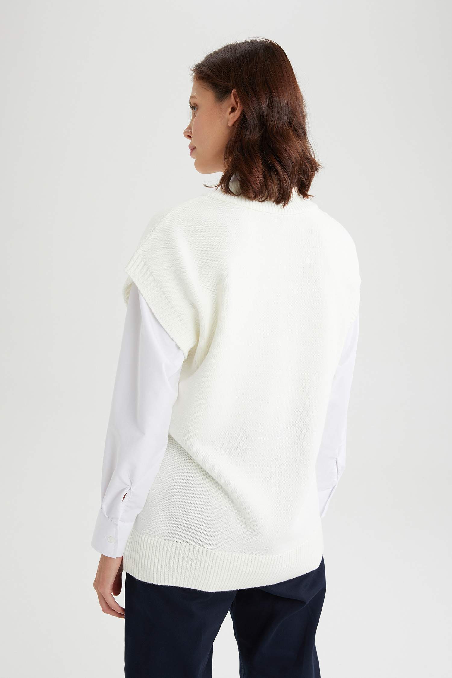 Regular Fit V Yaka Çiçekli Süveter