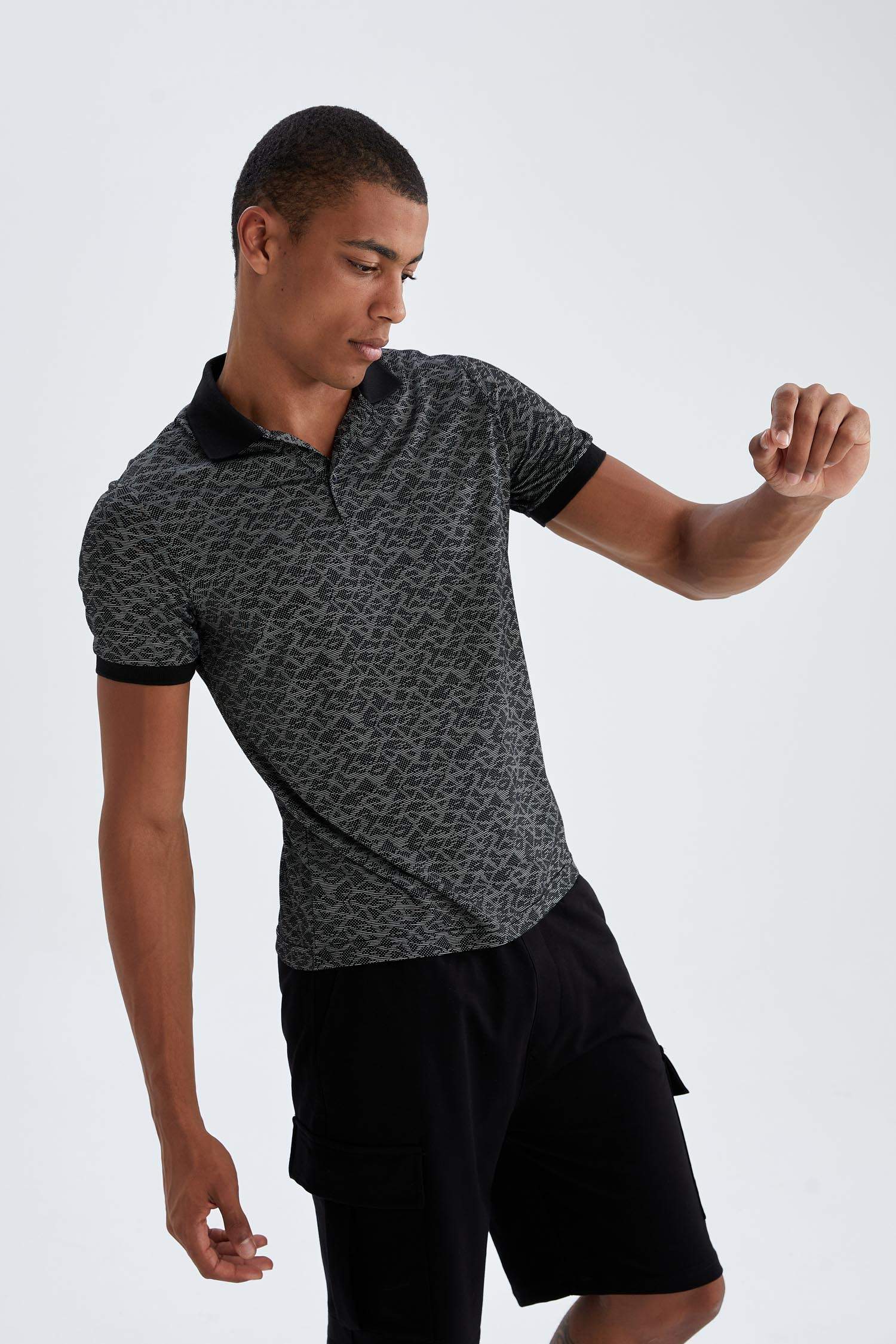 Slim Fit Polo Yaka Desenli Kısa Kollu Tişört