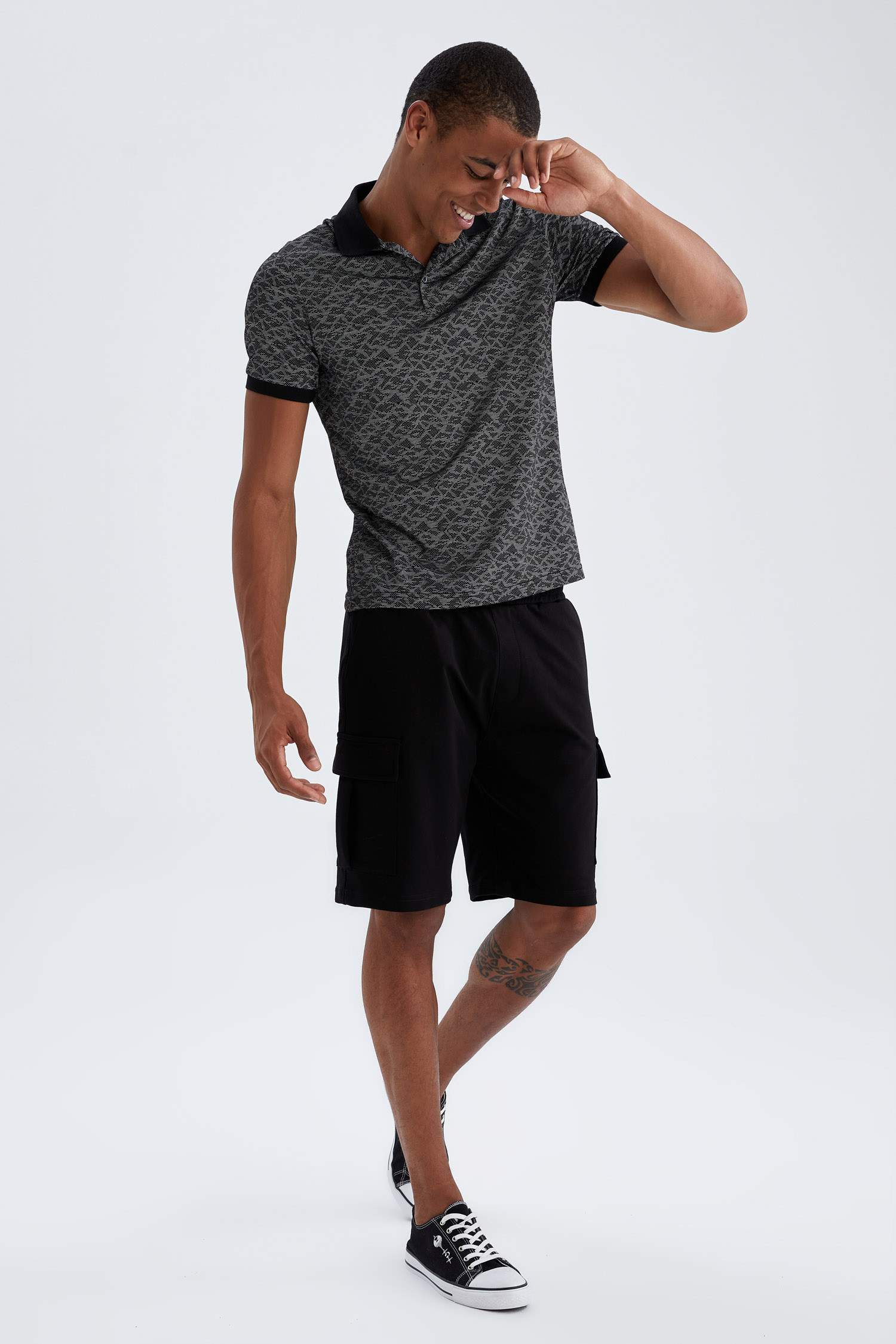 Slim Fit Polo Yaka Desenli Kısa Kollu Tişört