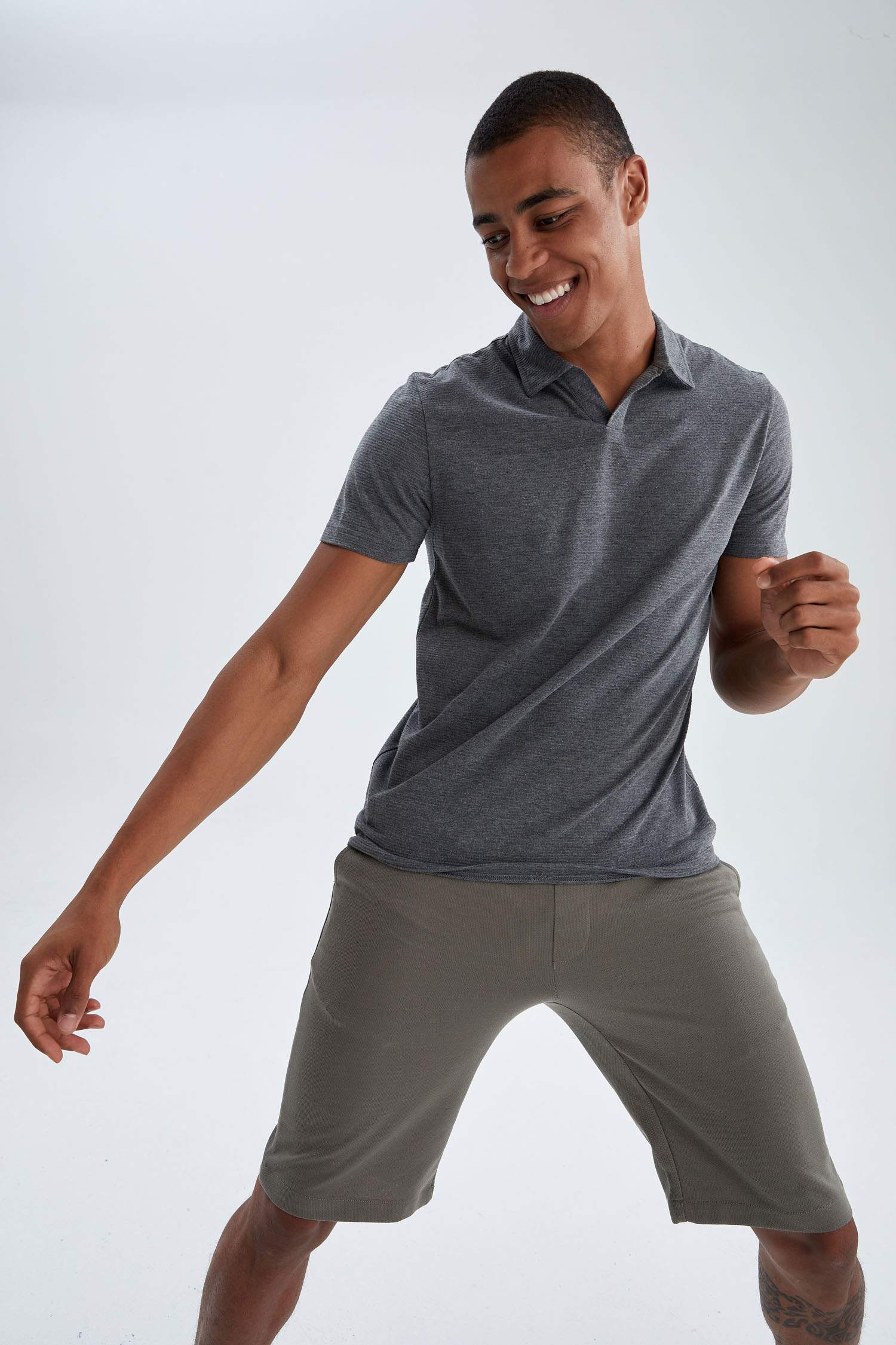 Modern Fit Polo Yaka Basic Kısa Kollu Tişört