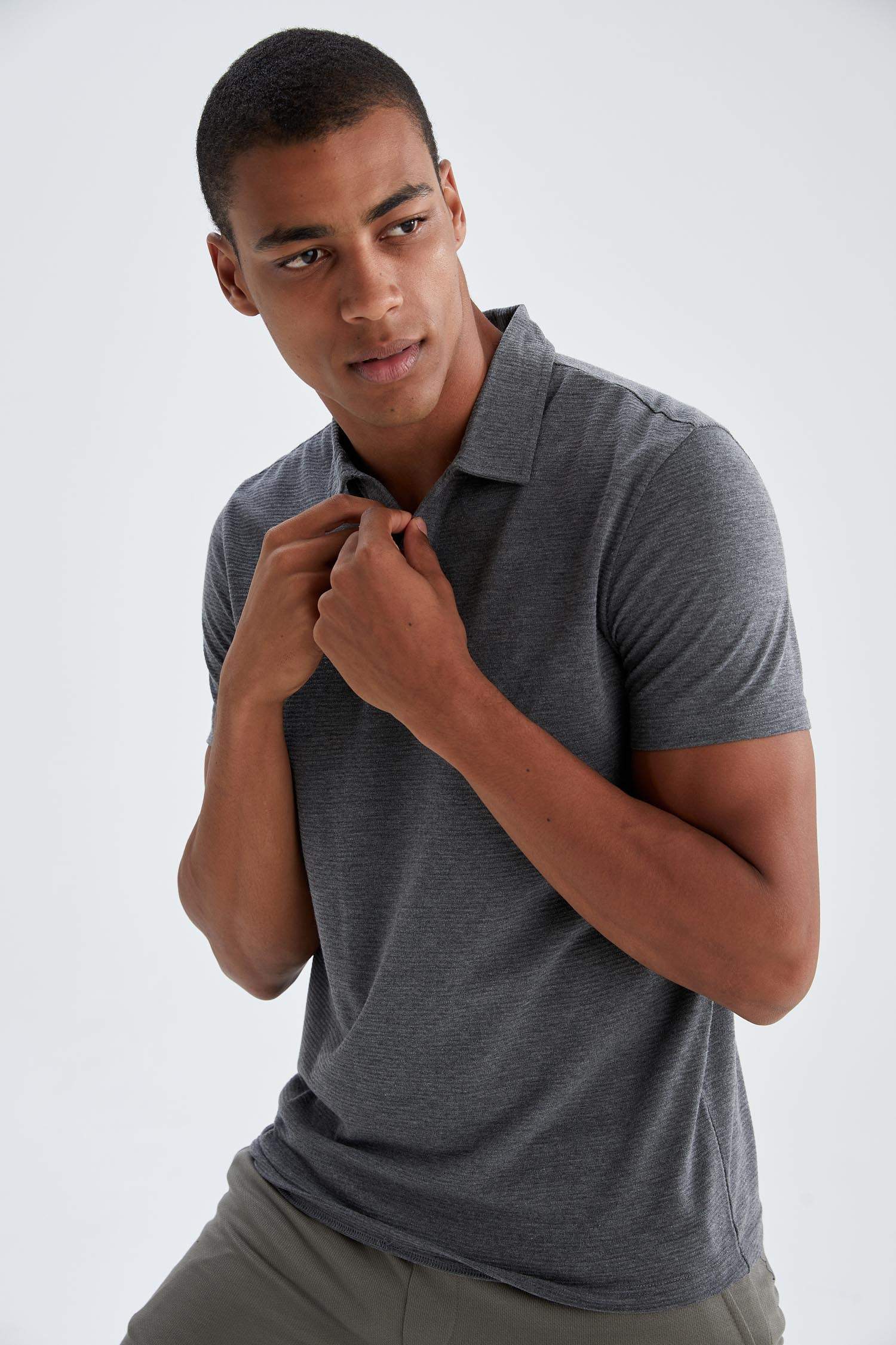 Modern Fit Polo Yaka Basic Kısa Kollu Tişört