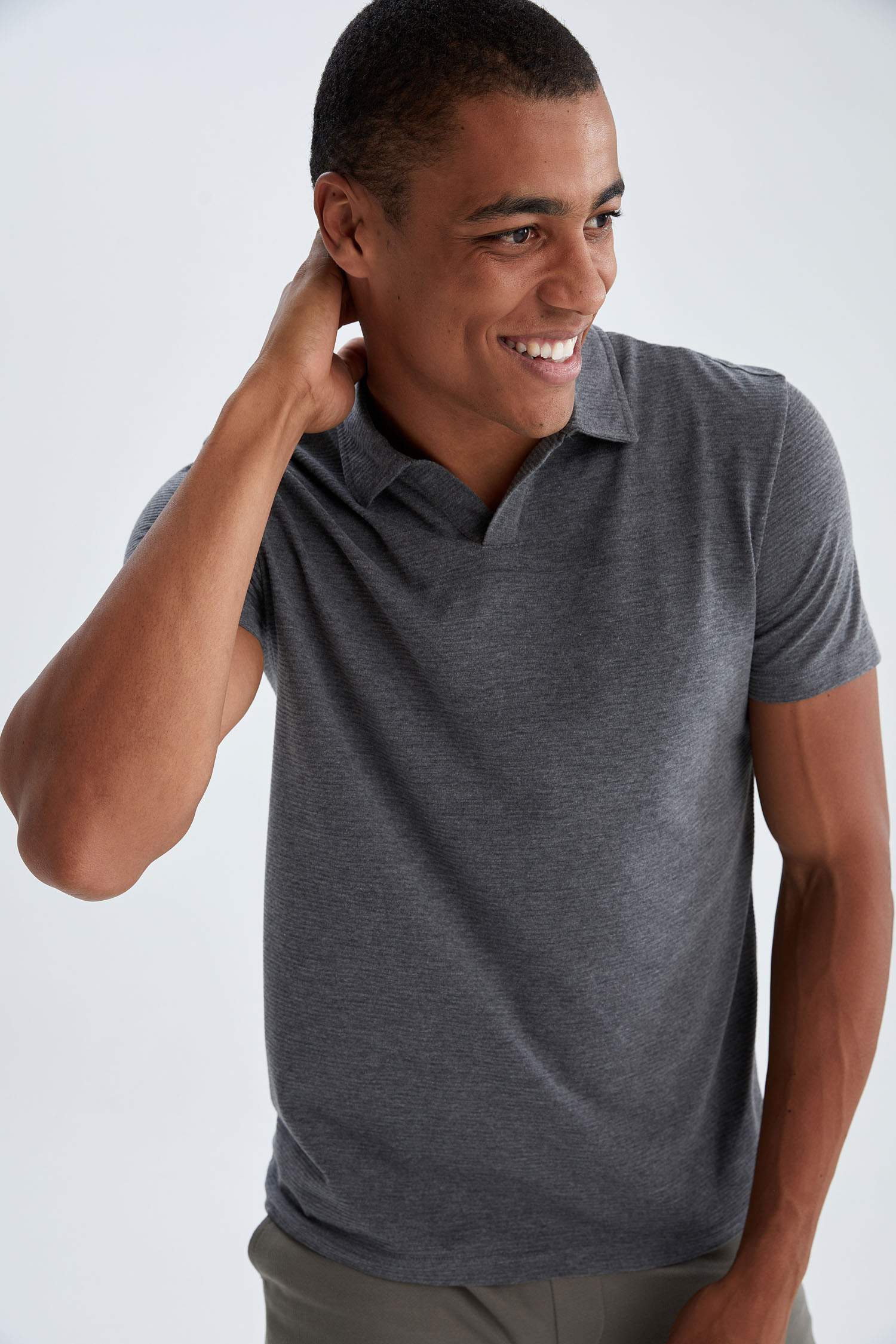 Modern Fit Polo Yaka Basic Kısa Kollu Tişört
