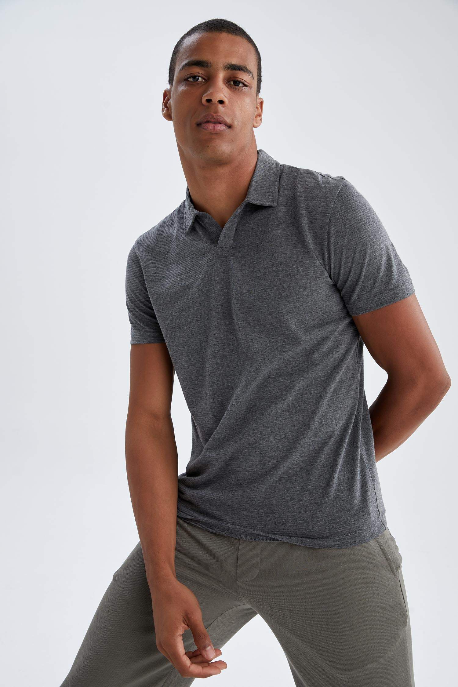 Modern Fit Polo Yaka Basic Kısa Kollu Tişört