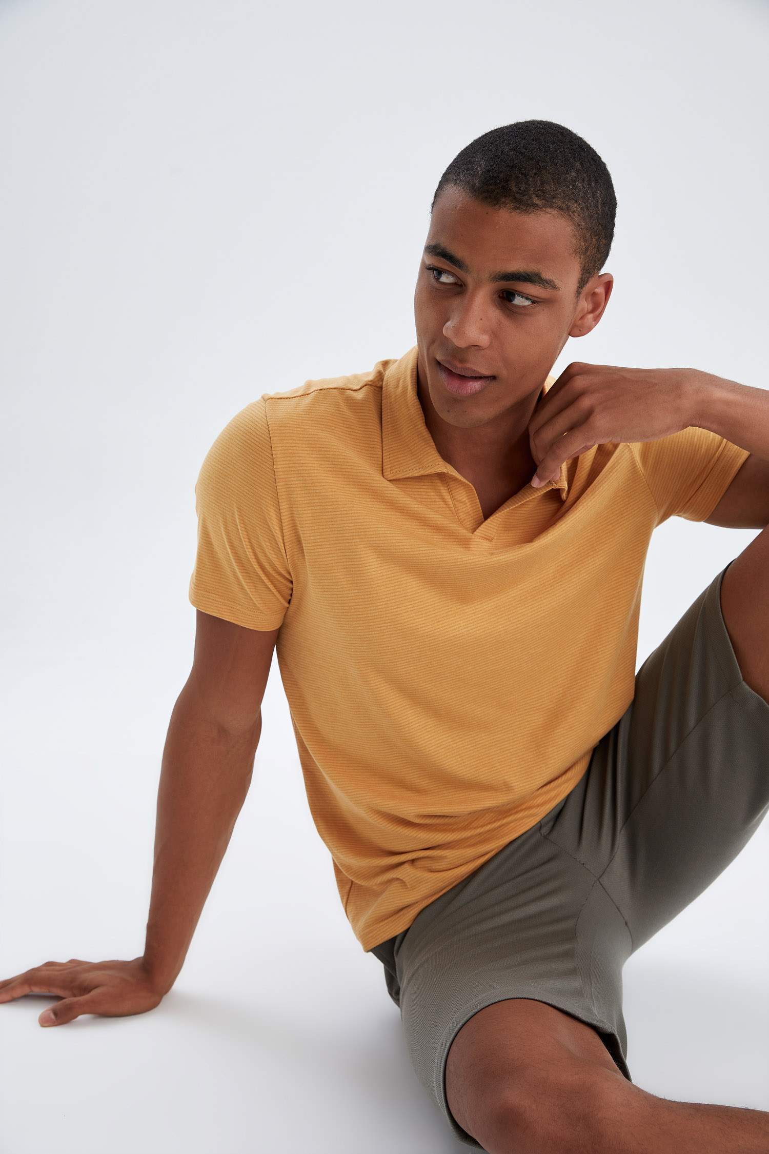 Modern Fit Polo Yaka Basic Kısa Kollu Tişört