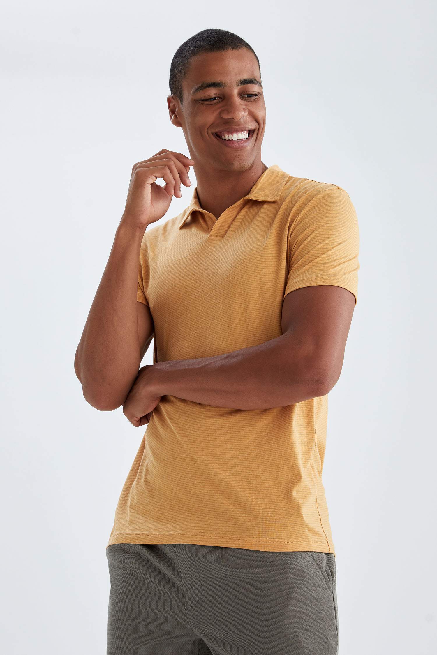 Modern Fit Polo Yaka Basic Kısa Kollu Tişört
