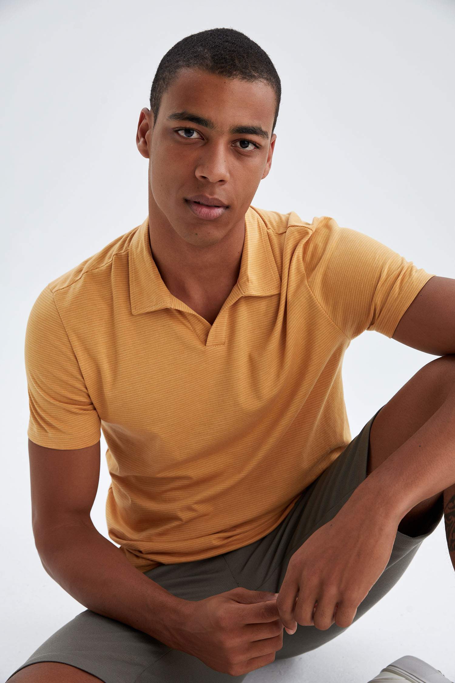 Modern Fit Polo Yaka Basic Kısa Kollu Tişört