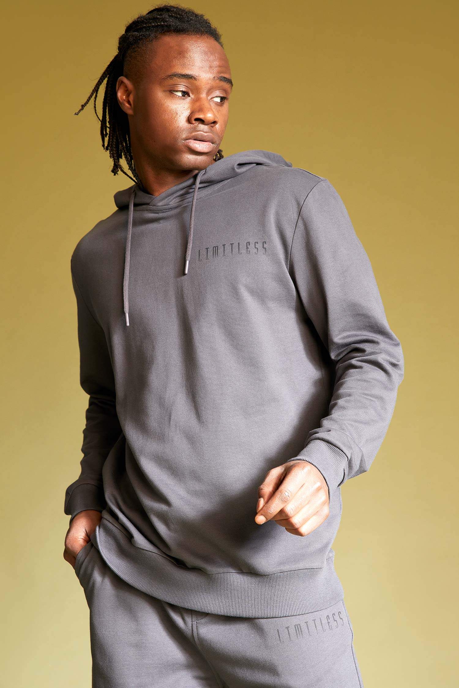 Standart Fit Kapüşonlu Sırt Baskılı Uzun Kollu Sweatshirt