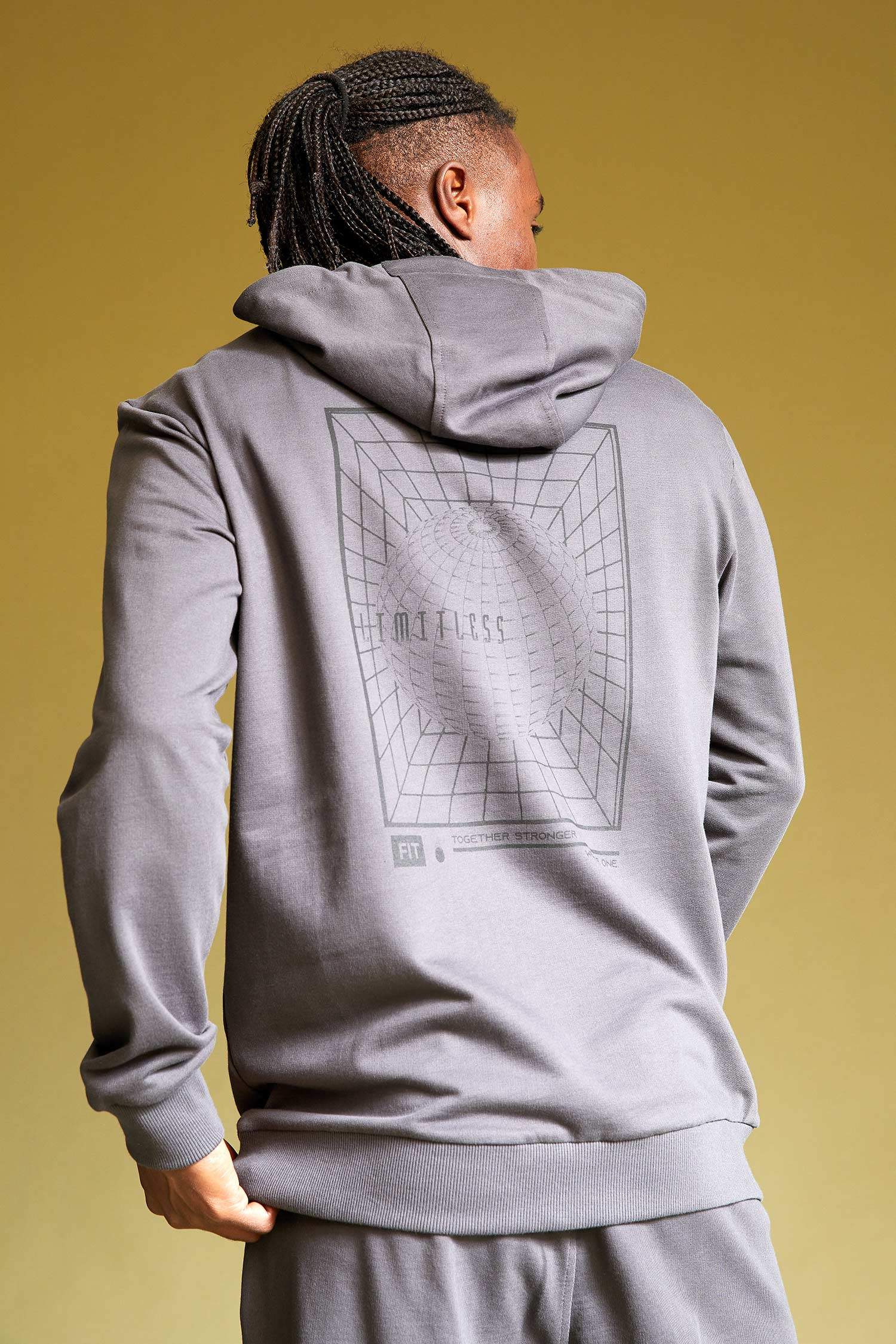 Standart Fit Kapüşonlu Sırt Baskılı Uzun Kollu Sweatshirt