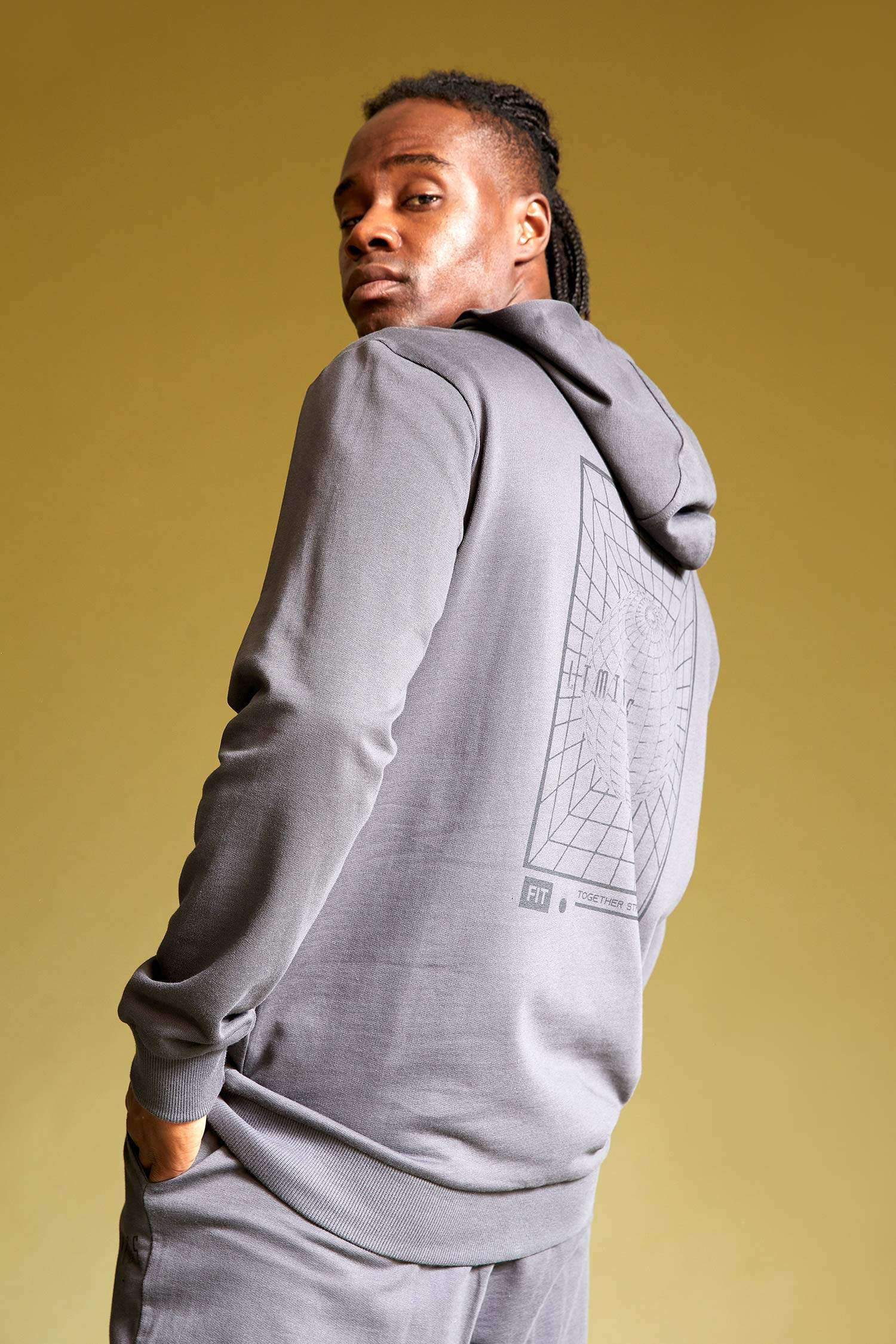 Standart Fit Kapüşonlu Sırt Baskılı Uzun Kollu Sweatshirt