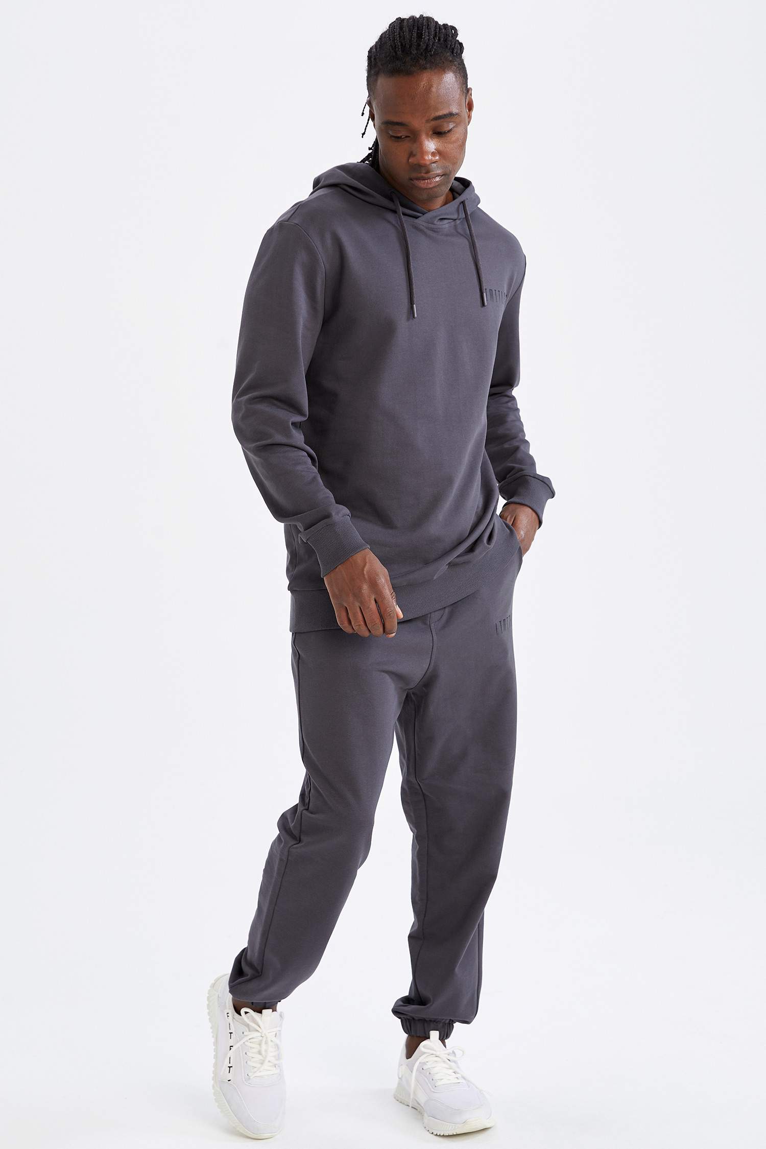 Standart Fit Kapüşonlu Sırt Baskılı Uzun Kollu Sweatshirt