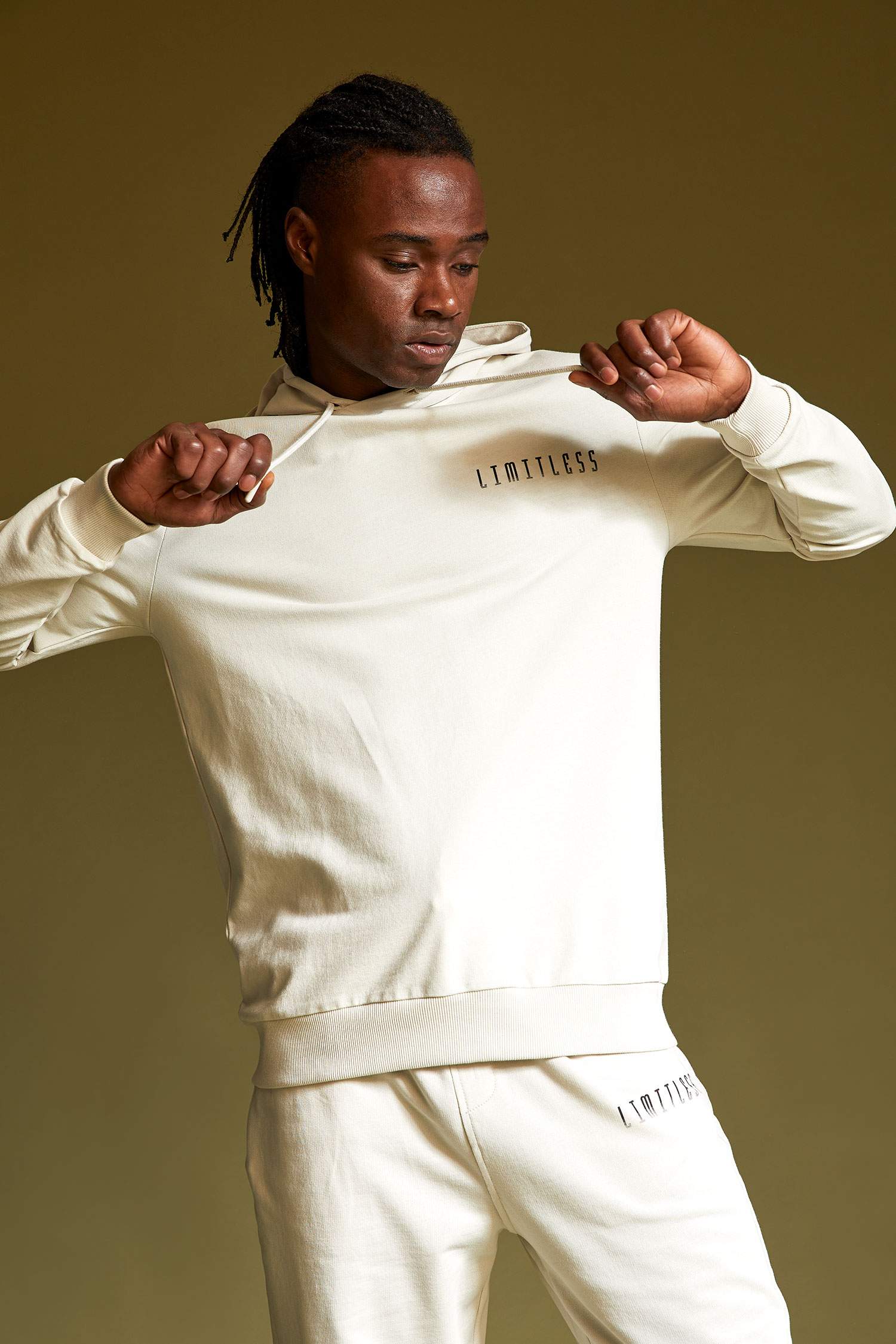 Standart Fit Kapüşonlu Sırt Baskılı Uzun Kollu Sweatshirt