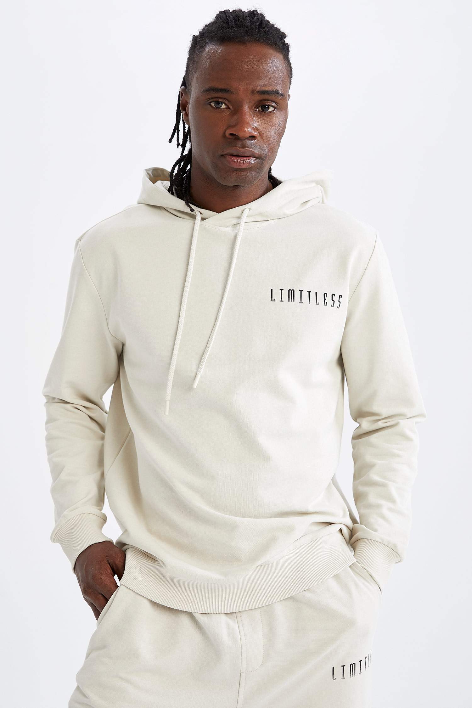 Standart Fit Kapüşonlu Sırt Baskılı Uzun Kollu Sweatshirt