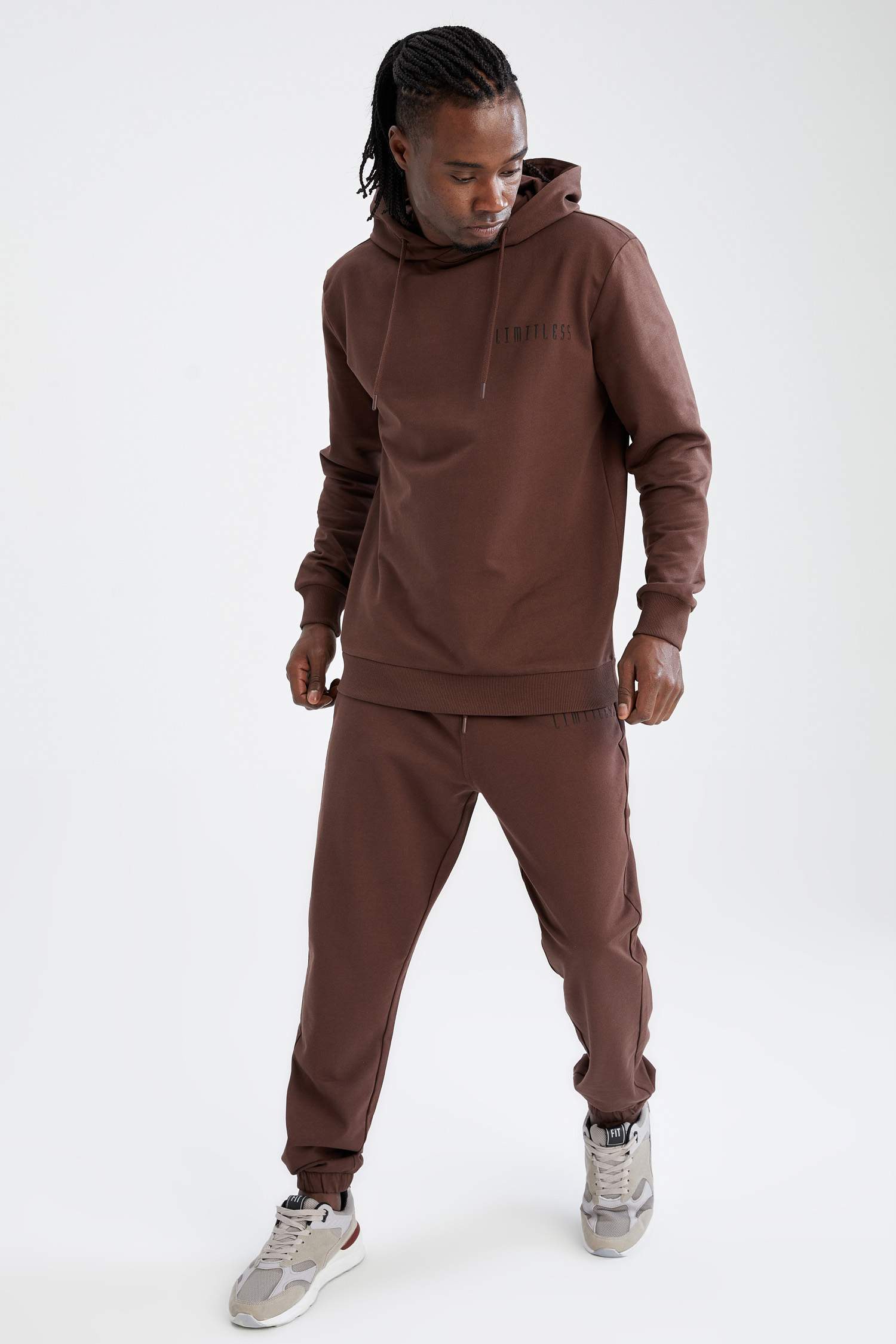 Standart Fit Kapüşonlu Sırt Baskılı Uzun Kollu Sweatshirt