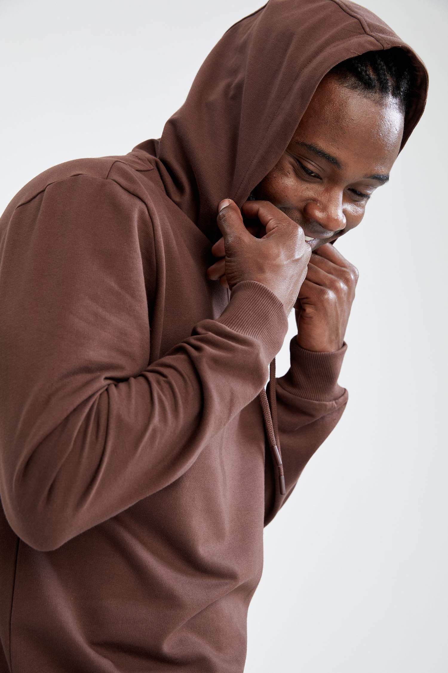 Standart Fit Kapüşonlu Sırt Baskılı Uzun Kollu Sweatshirt
