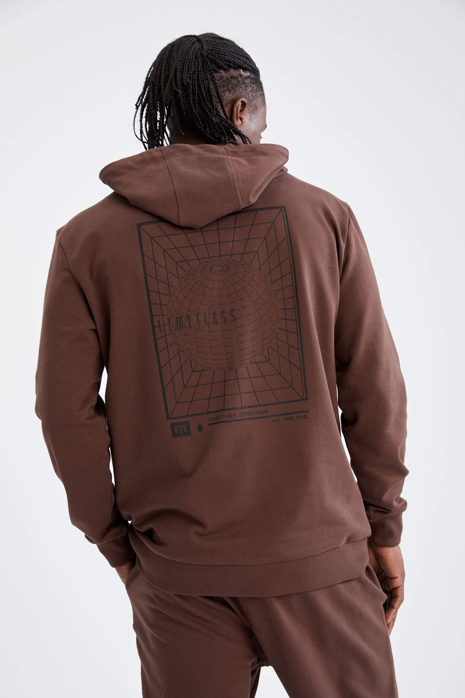 Standart Fit Kapüşonlu Sırt Baskılı Uzun Kollu Sweatshirt