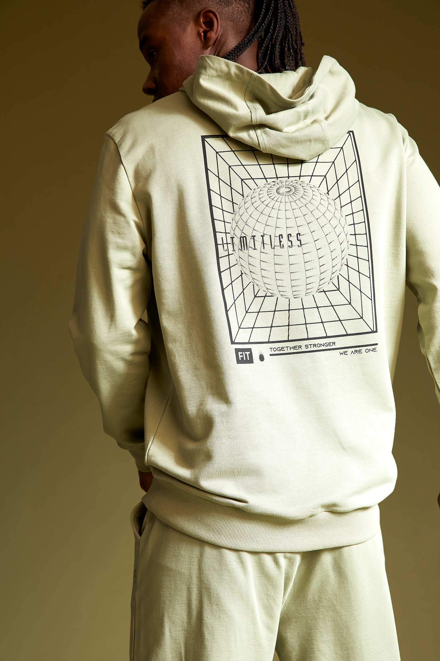 Standart Fit Kapüşonlu Sırt Baskılı Uzun Kollu Sweatshirt