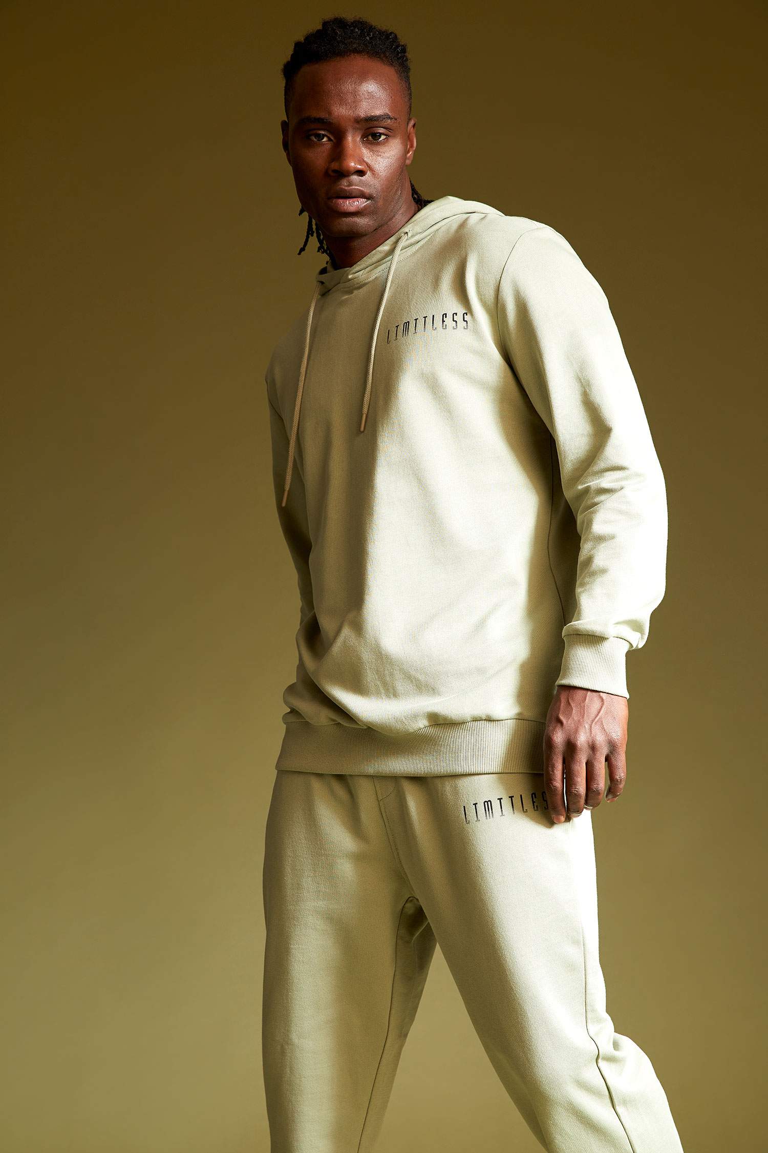 Standart Fit Kapüşonlu Sırt Baskılı Uzun Kollu Sweatshirt