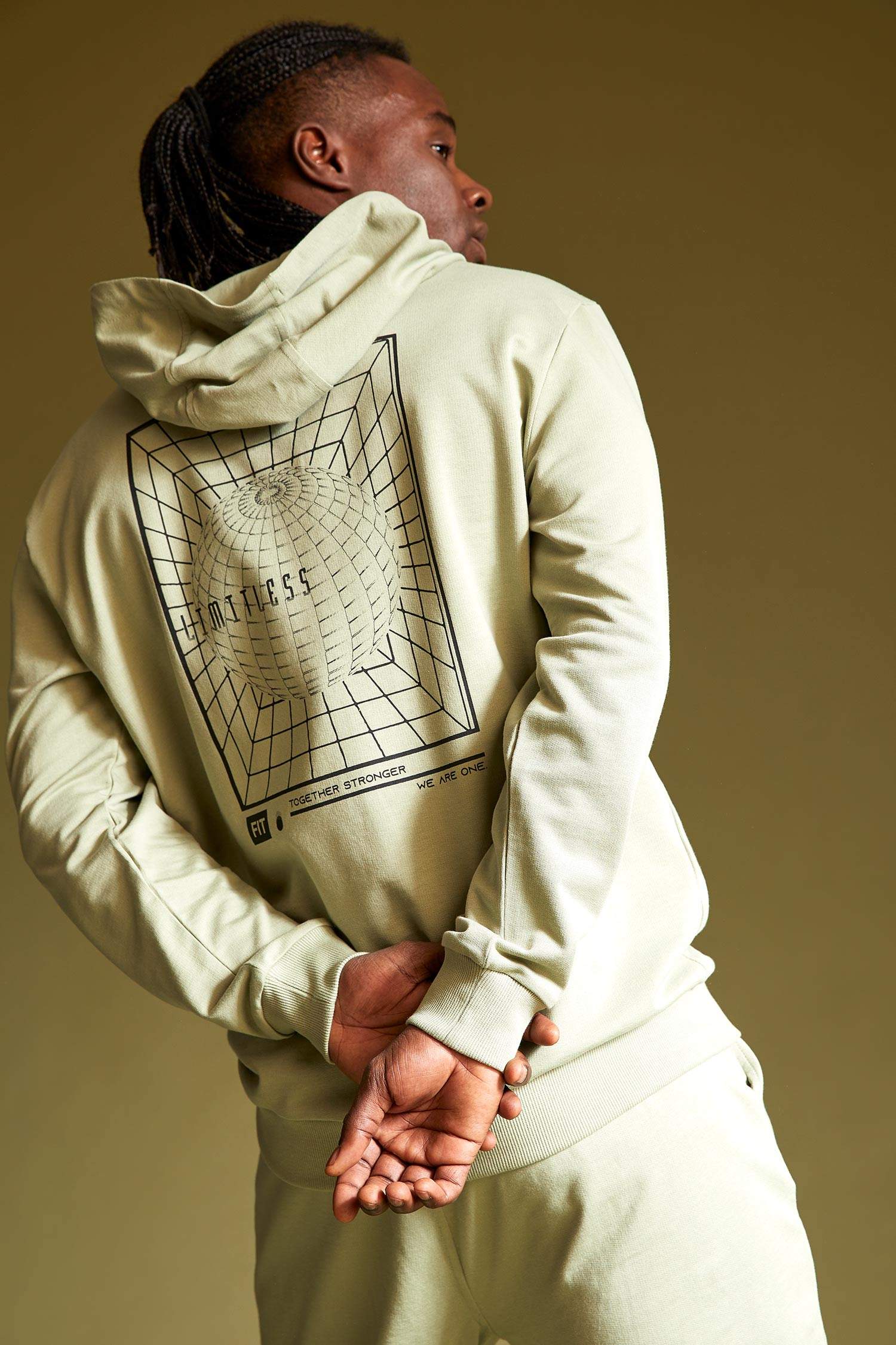 Standart Fit Kapüşonlu Sırt Baskılı Uzun Kollu Sweatshirt